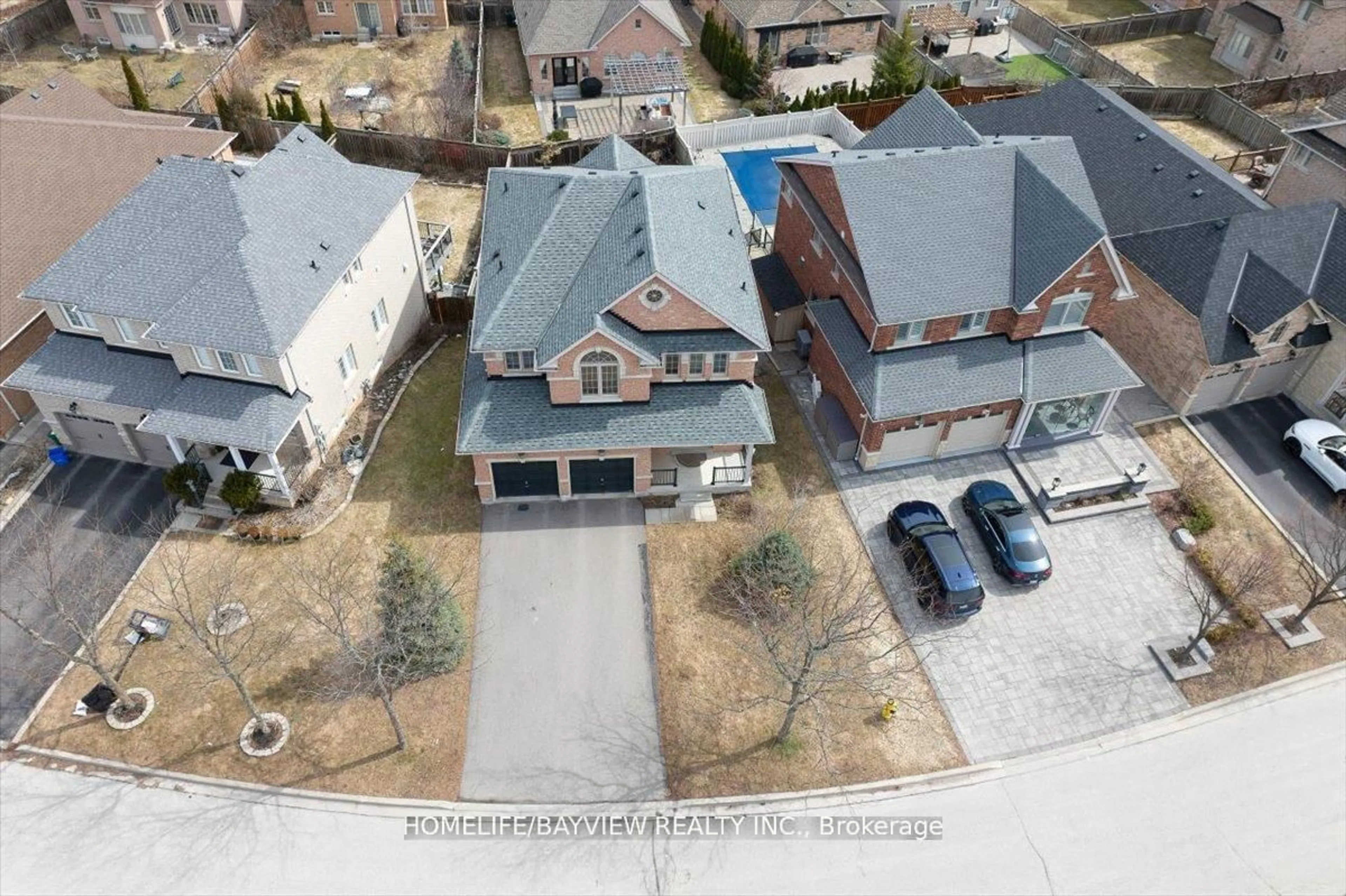 A pic from outside/outdoor area/front of a property/back of a property/a pic from drone, street for 27 Donzi Lane, Vaughan Ontario L6A 0J3