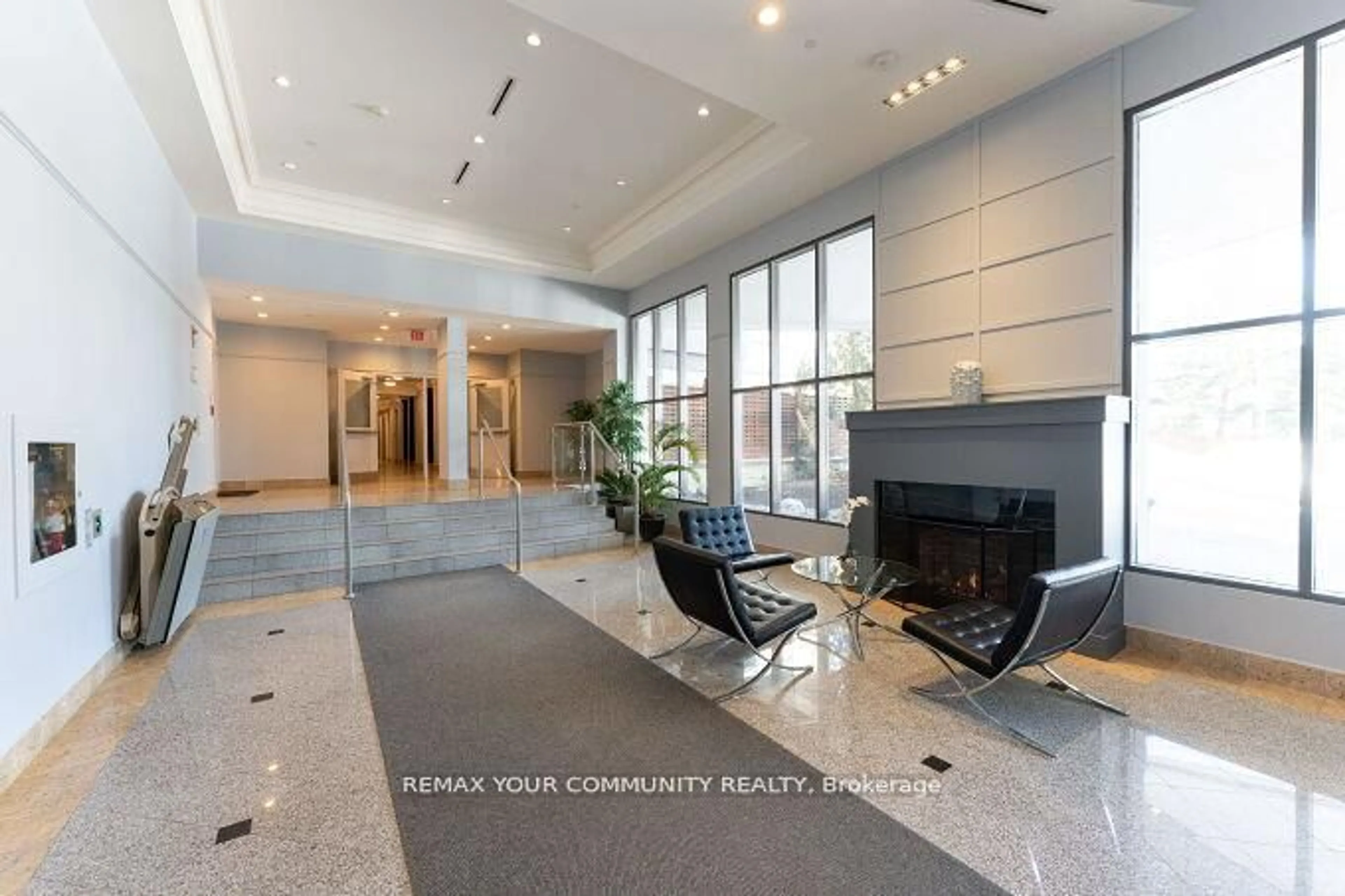 Lobby for 11121 Yonge St #519, Richmond Hill Ontario L4C 0S7