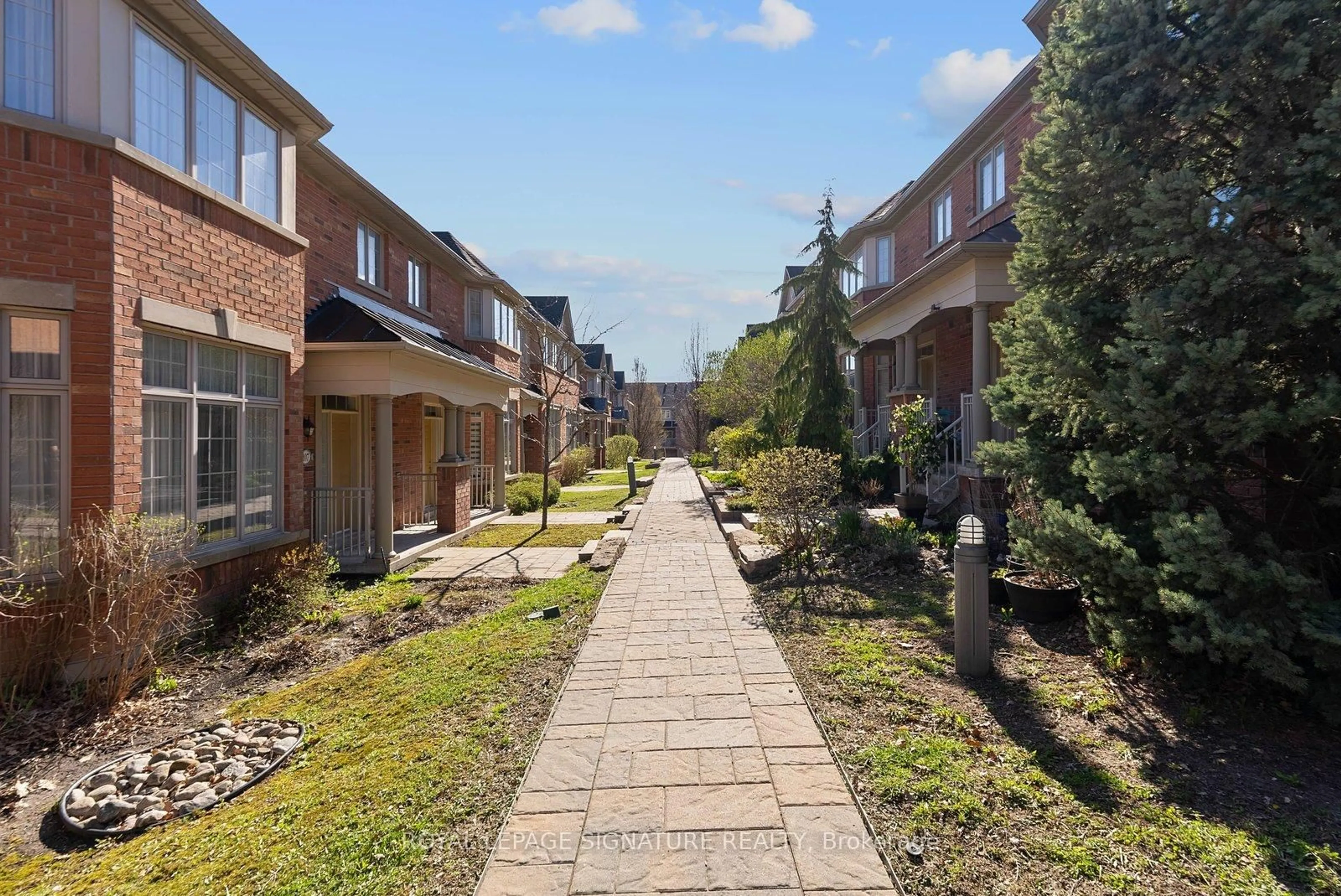 A pic from outside/outdoor area/front of a property/back of a property/a pic from drone, street for 107 Legends Way, Markham Ontario L3R 6A6