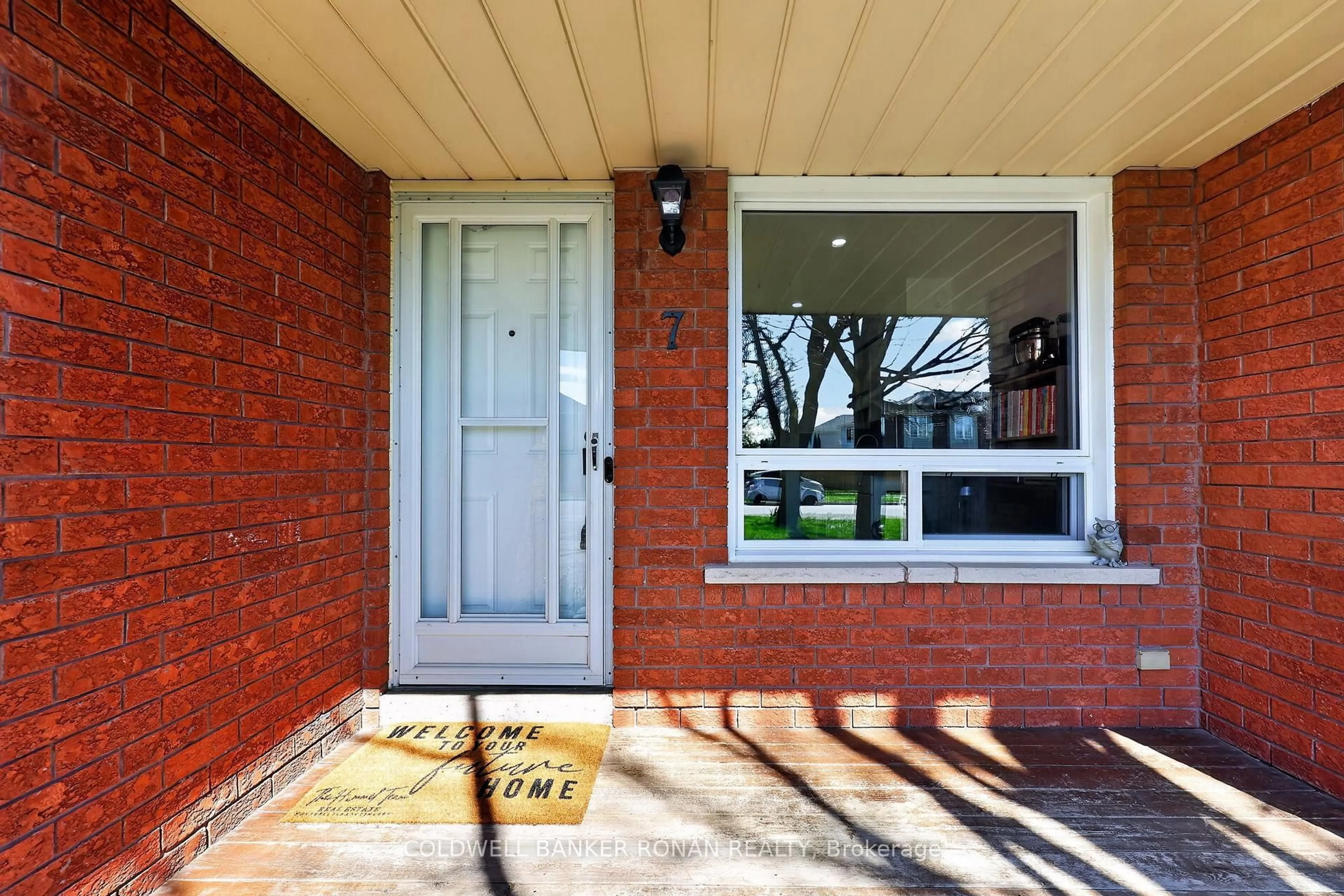 Home with brick exterior material, street for 7 Robins Lane, New Tecumseth Ontario L9R 1C5