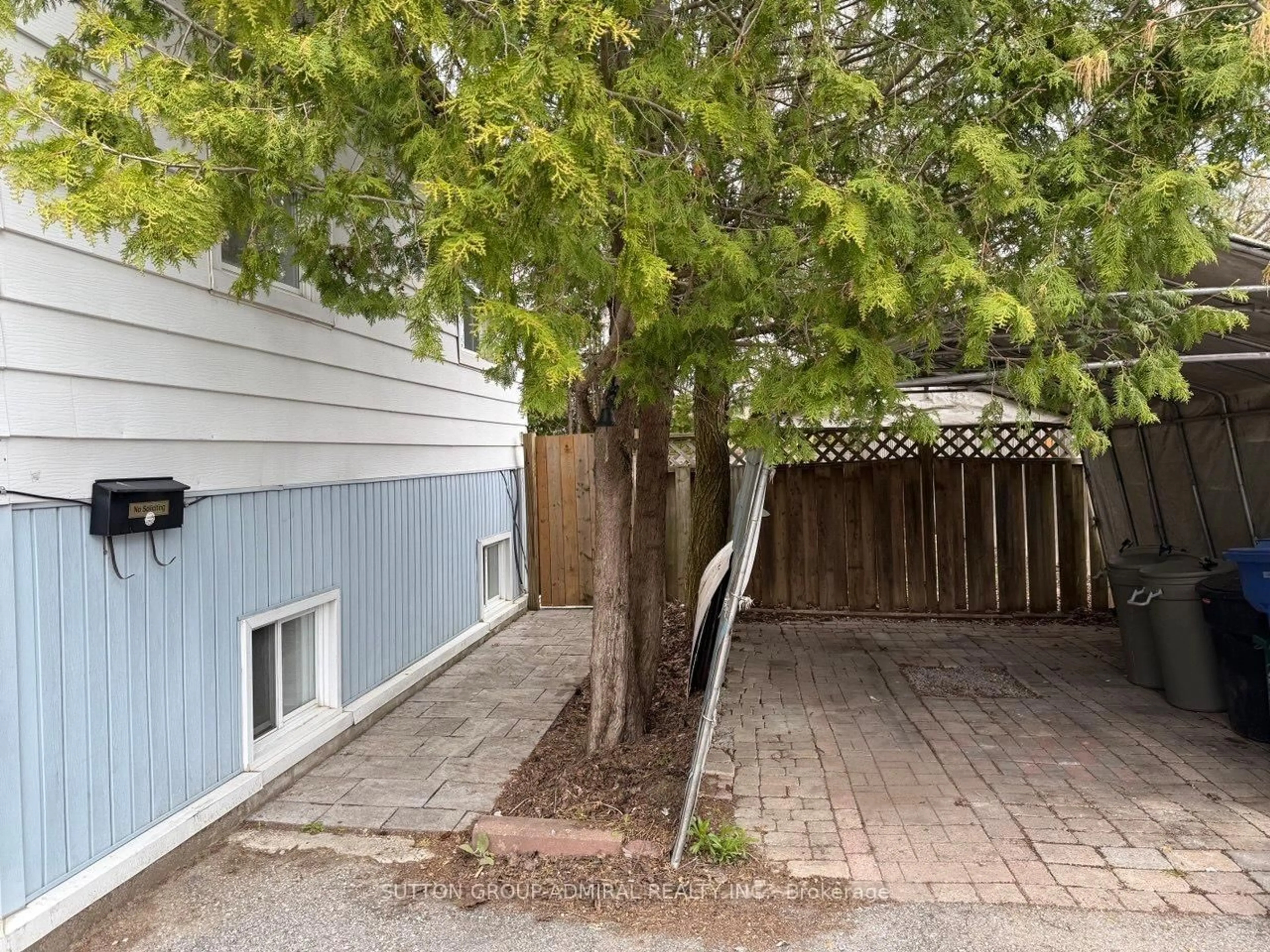 Patio, street for 386 Irene Dr, Georgina Ontario L4P 3B2