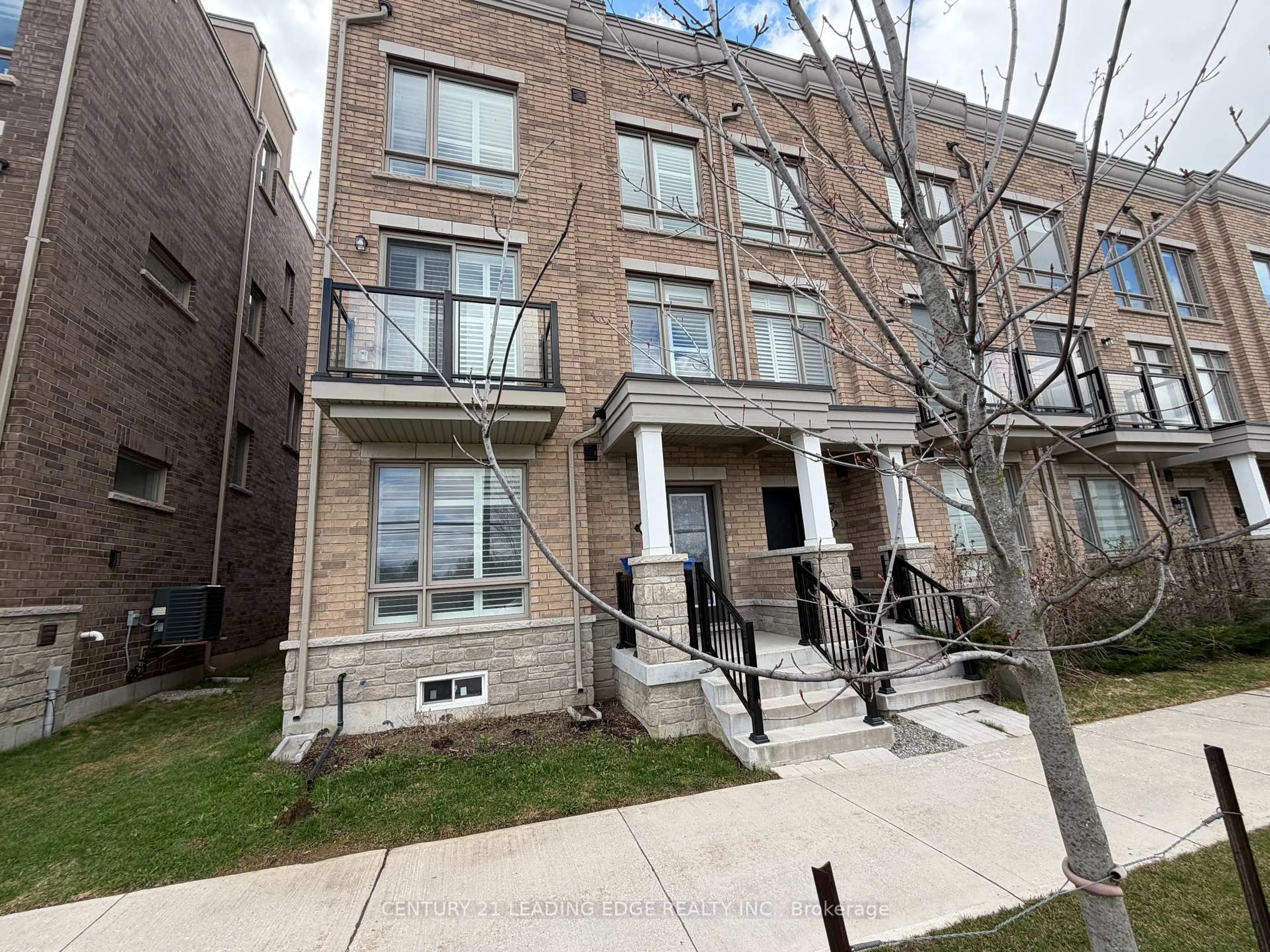 Home with brick exterior material, street for 6863 Main St, Whitchurch-Stouffville Ontario L4A 4X2