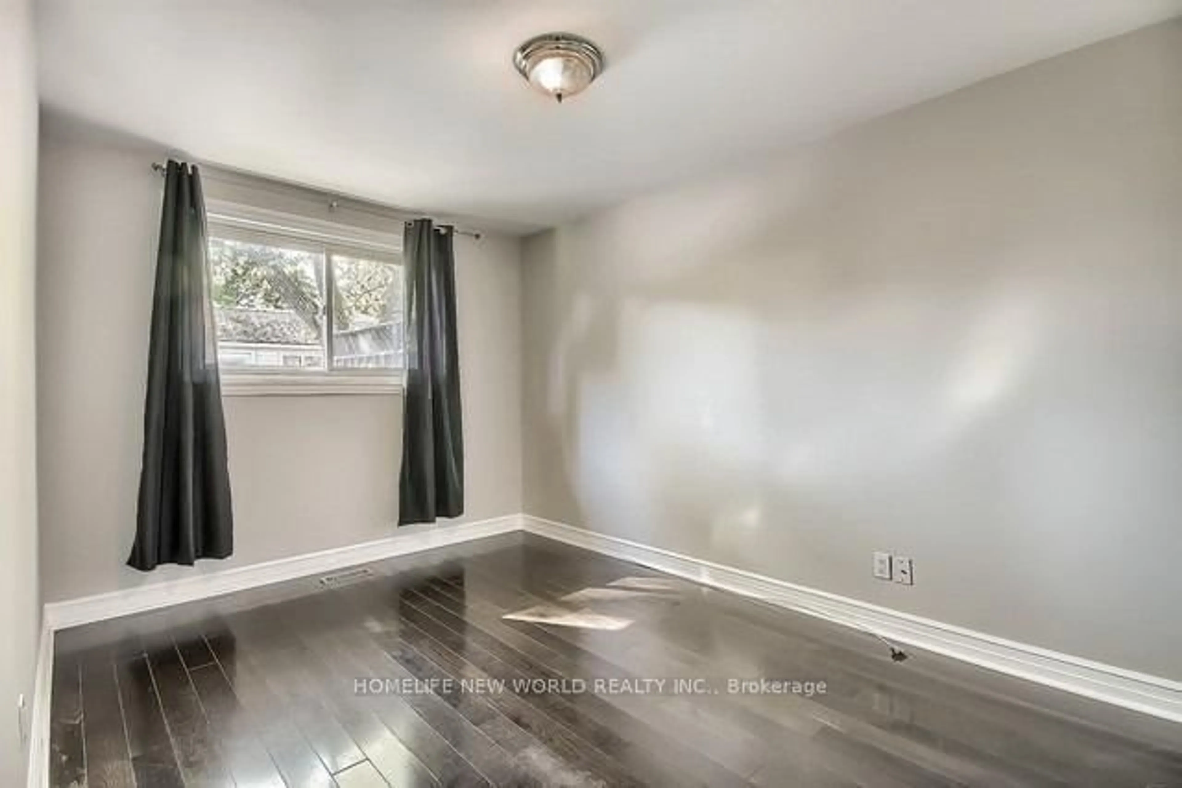 A pic of a room for 756 Elgin St, Newmarket Ontario L3Y 3B8