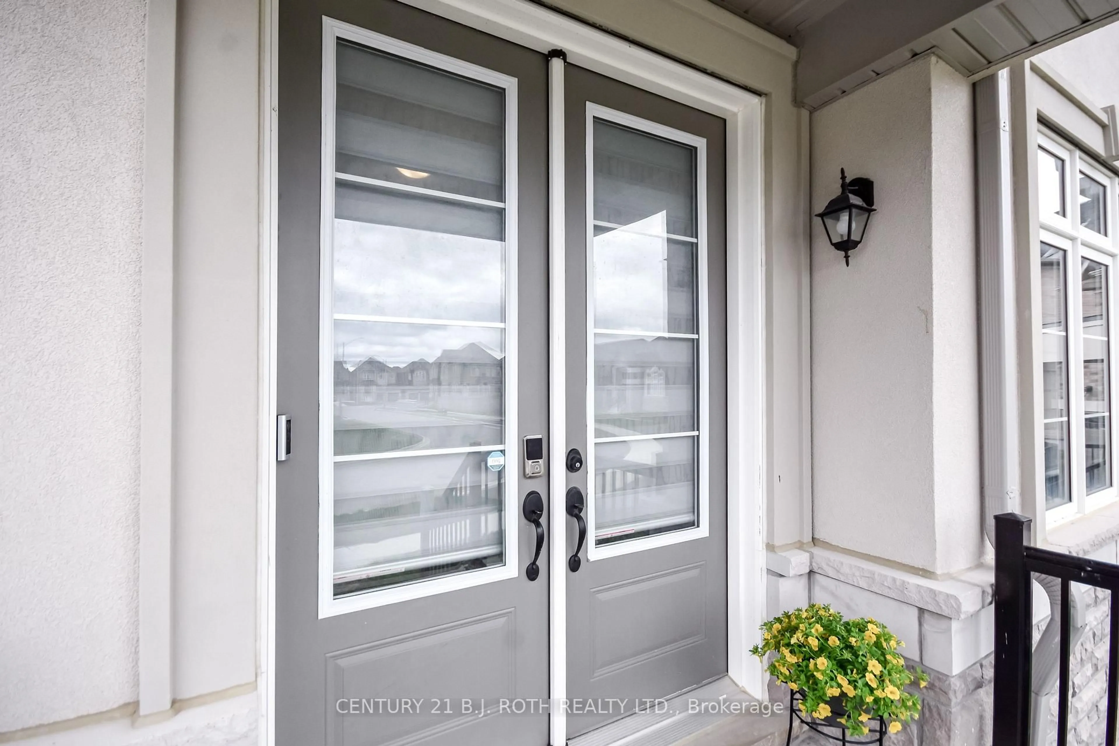 Indoor entryway for 1521 Broderick St, Innisfil Ontario L9S 0P7