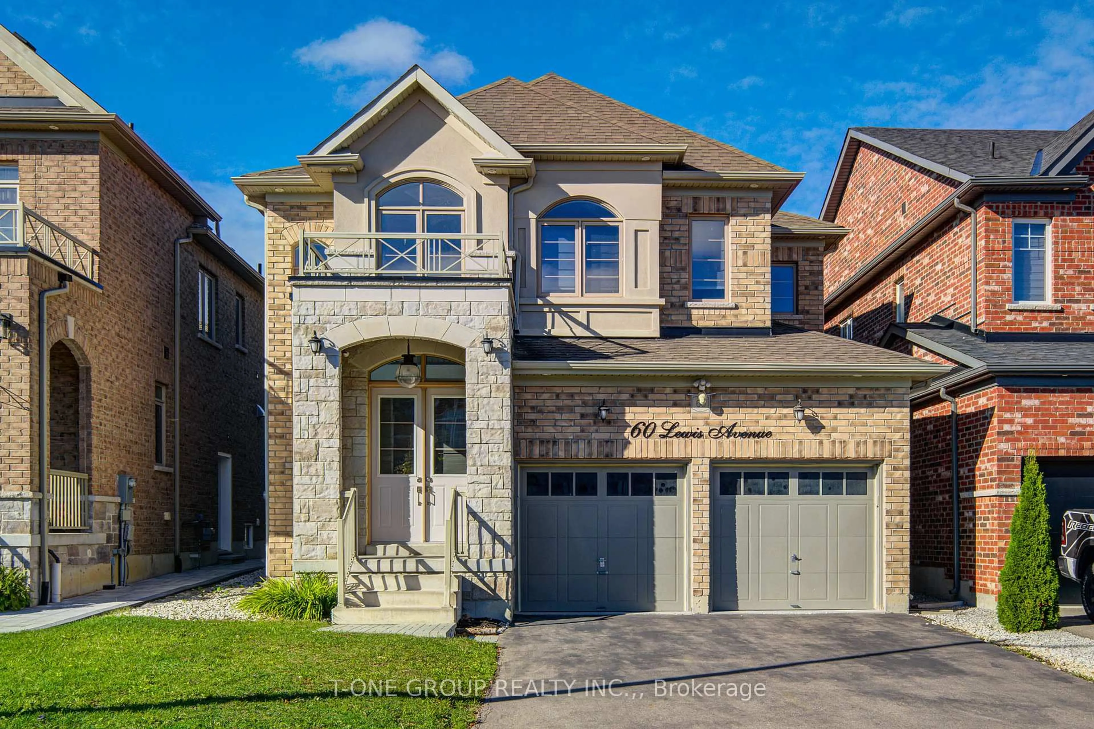 Home with brick exterior material, street for 60 LEWIS Ave, Bradford West Gwillimbury Ontario L3Z 0X2