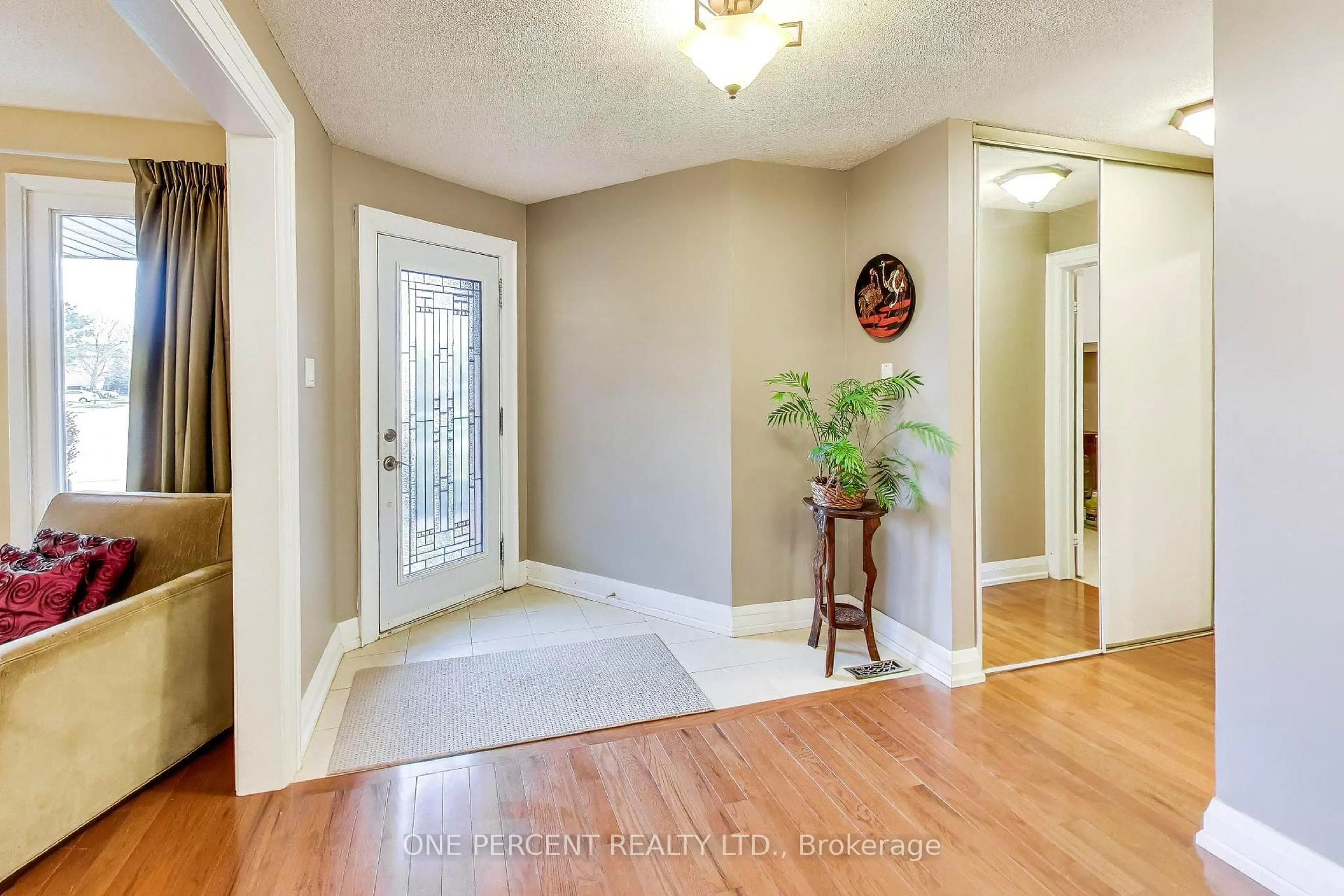 Indoor entryway for 96 Brookmill Dr, Vaughan Ontario L4J 6K5