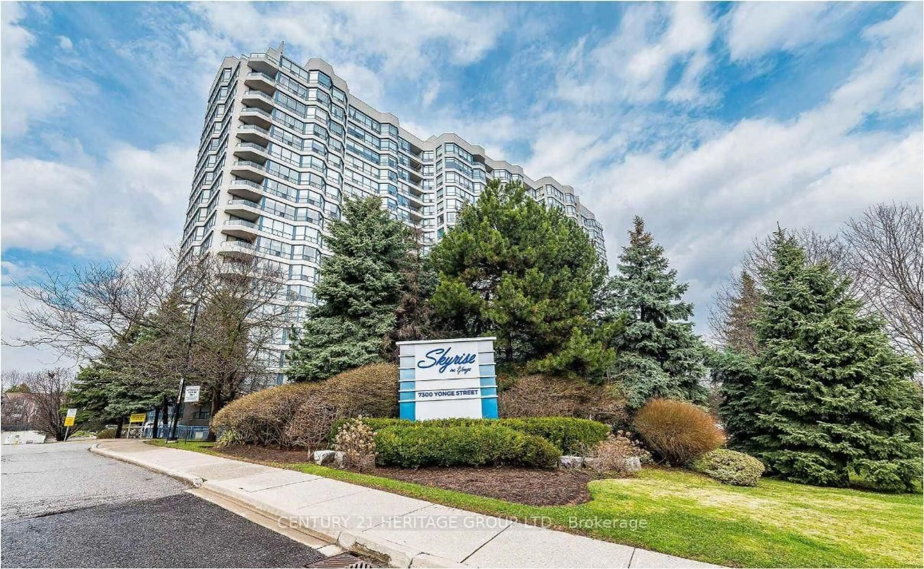 Indoor foyer for 7300 Yonge St #1604, Vaughan Ontario L4J 7Y5