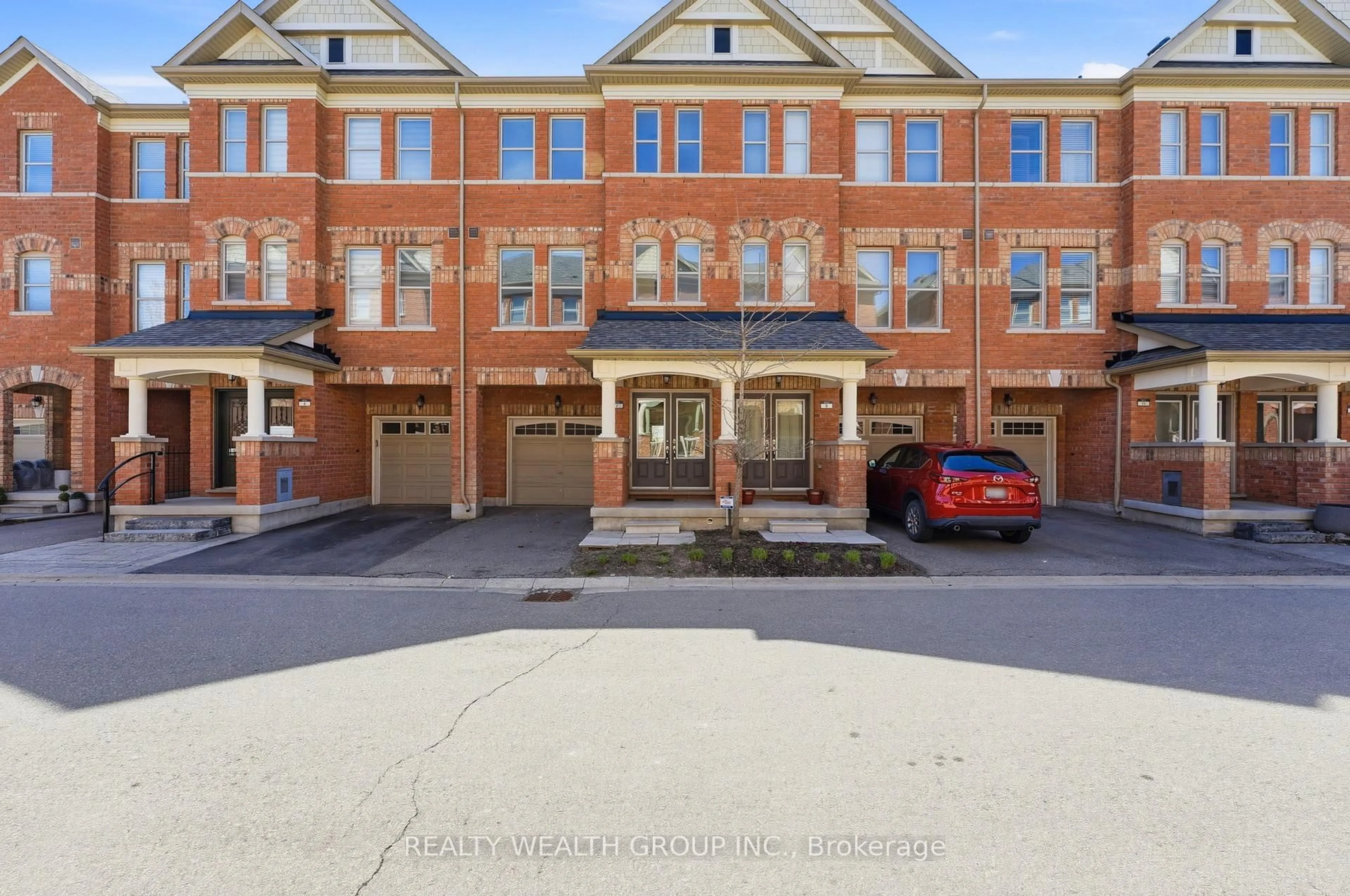 A pic from outside/outdoor area/front of a property/back of a property/a pic from drone, street for 7 City Park Circ, Vaughan Ontario L4L 0H2