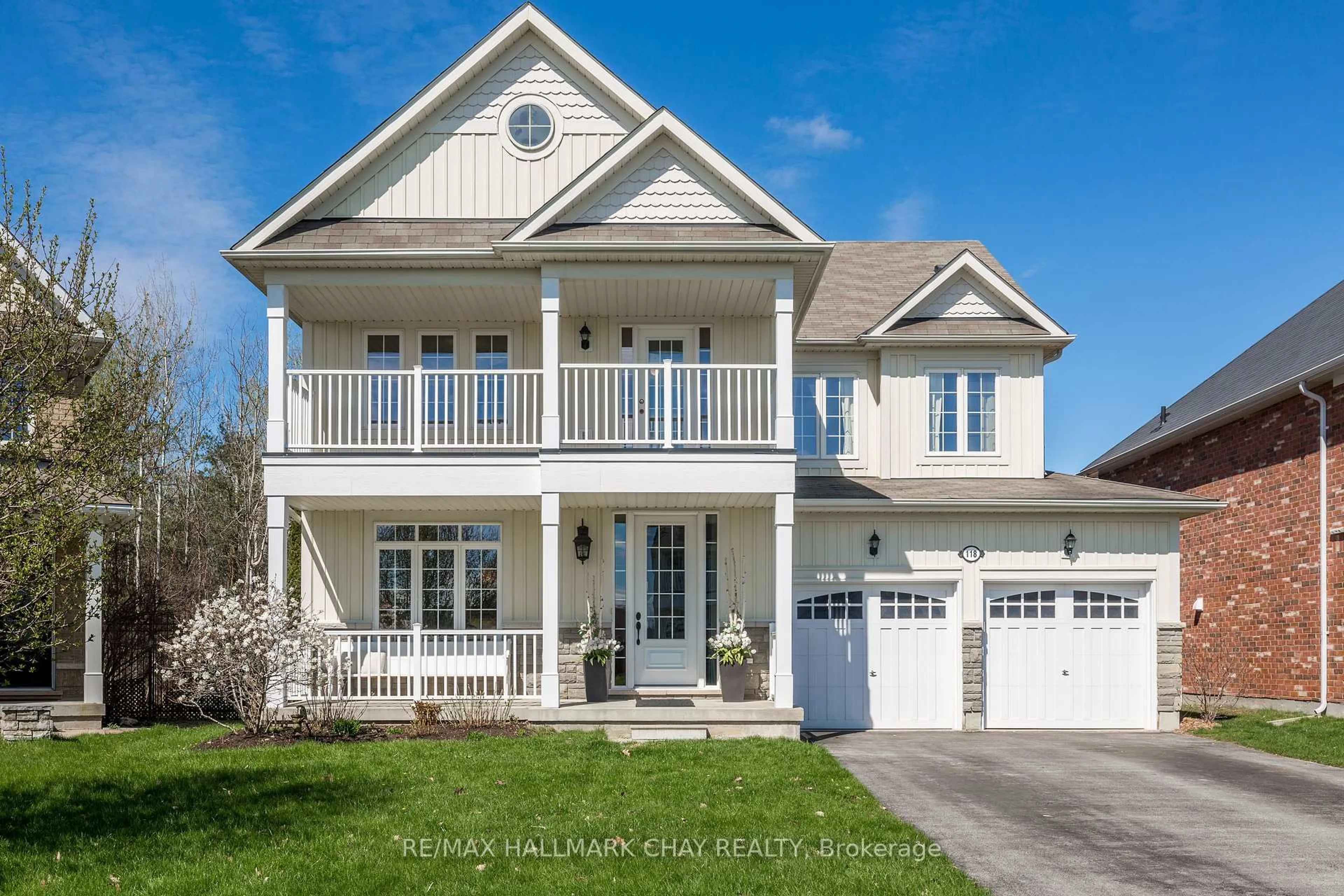 Home with vinyl exterior material, street for 118 Mount Cres, Essa Ontario L3W 0N2