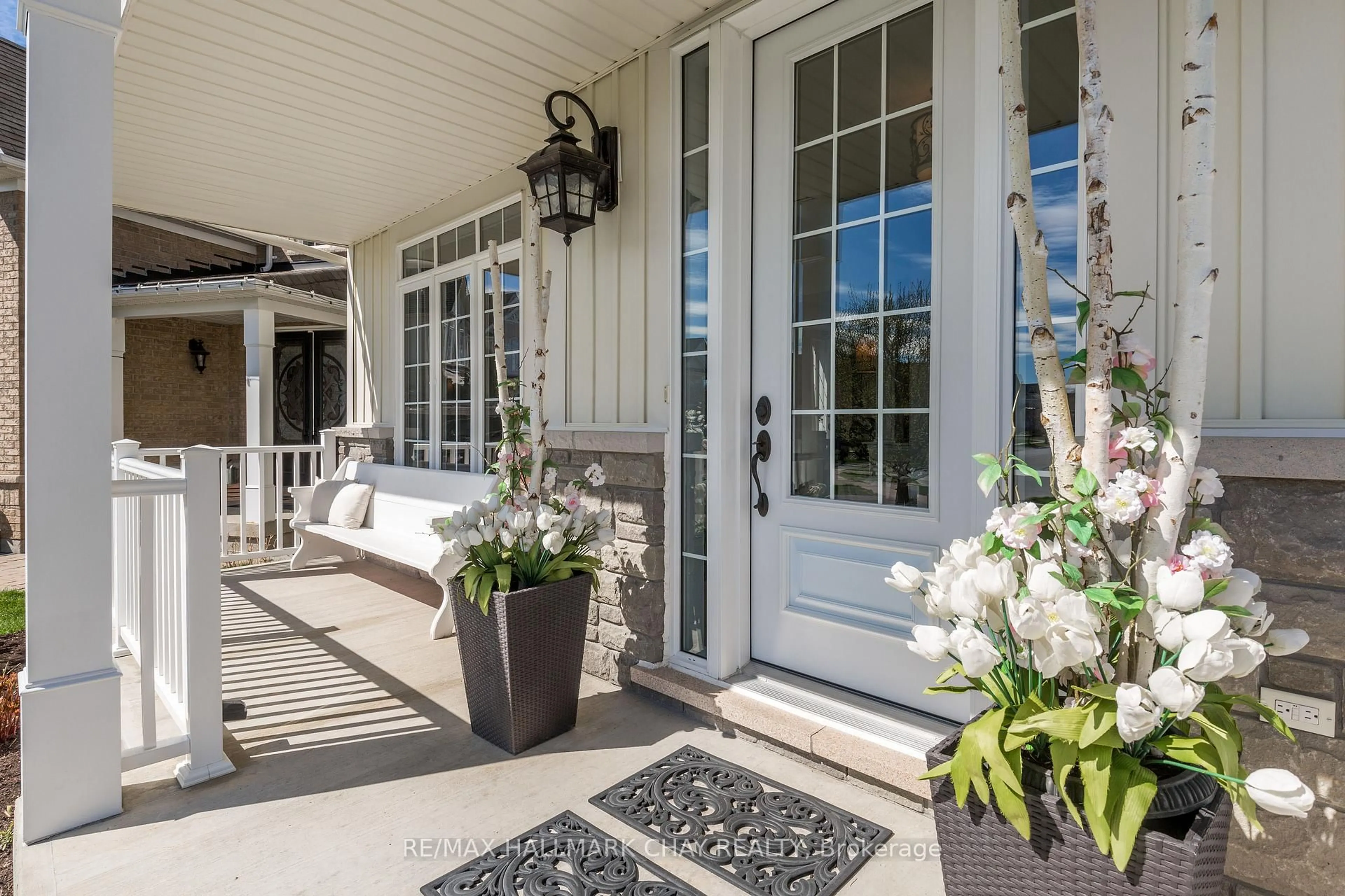 Indoor entryway for 118 Mount Cres, Essa Ontario L3W 0N2