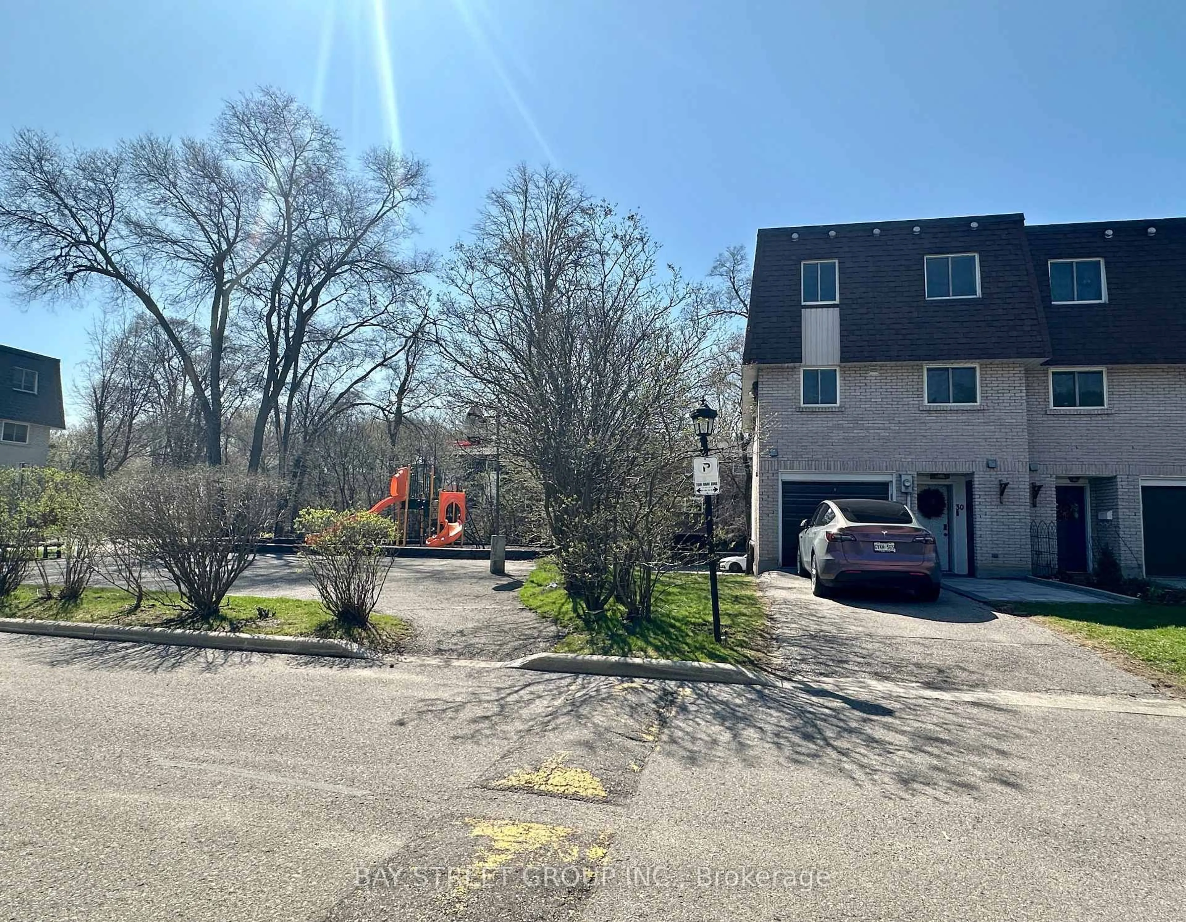 A pic from outside/outdoor area/front of a property/back of a property/a pic from drone, street for 141 Clark Ave #30, Markham Ontario L3T 4P4