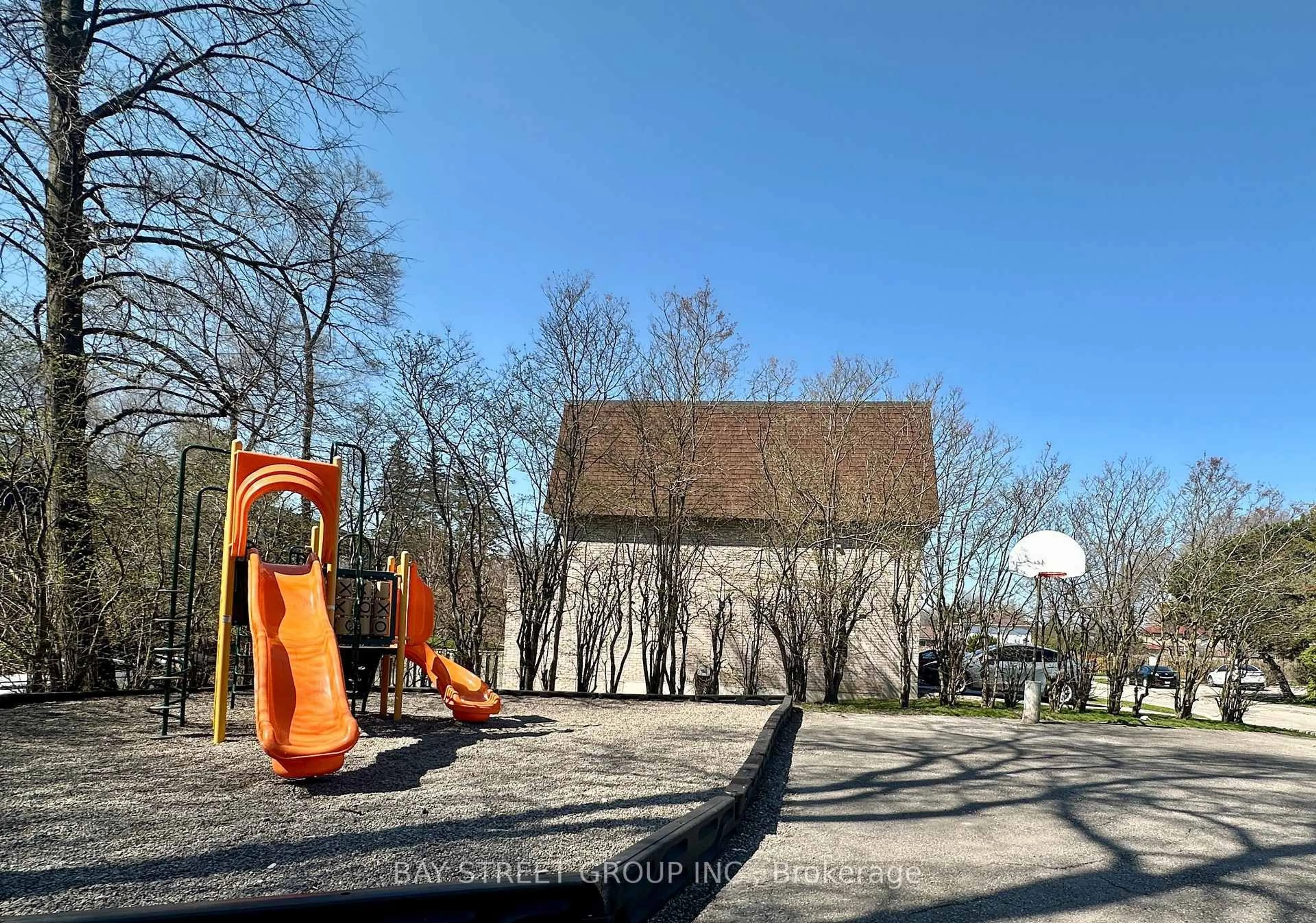 A pic from outside/outdoor area/front of a property/back of a property/a pic from drone, street for 141 Clark Ave #30, Markham Ontario L3T 4P4
