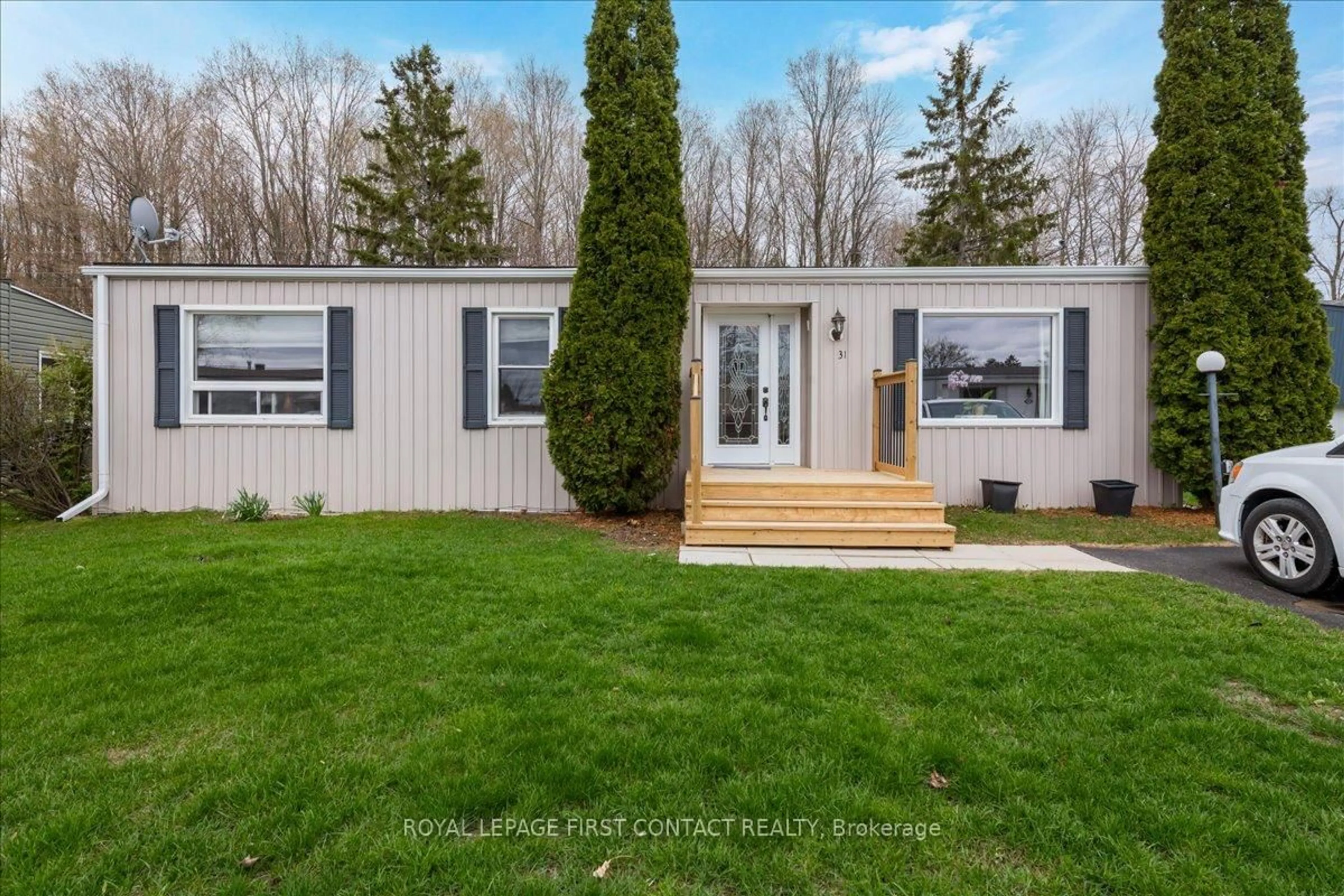 Home with vinyl exterior material, unknown for 31 Corner Brook Tr, Innisfil Ontario L9S 1P5
