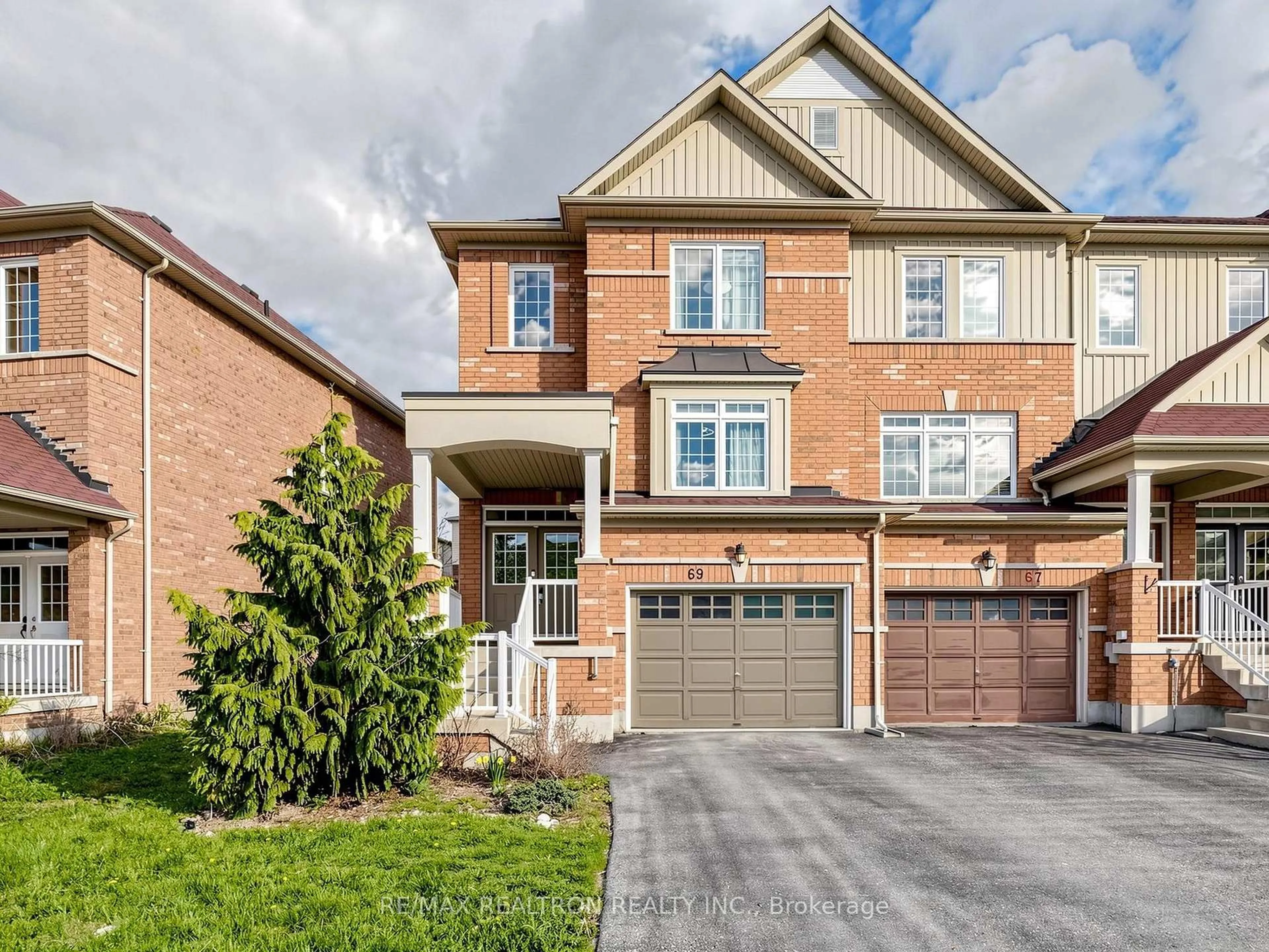 Home with brick exterior material, street for 69 Matthewson Ave, Bradford West Gwillimbury Ontario L3Z 0N8