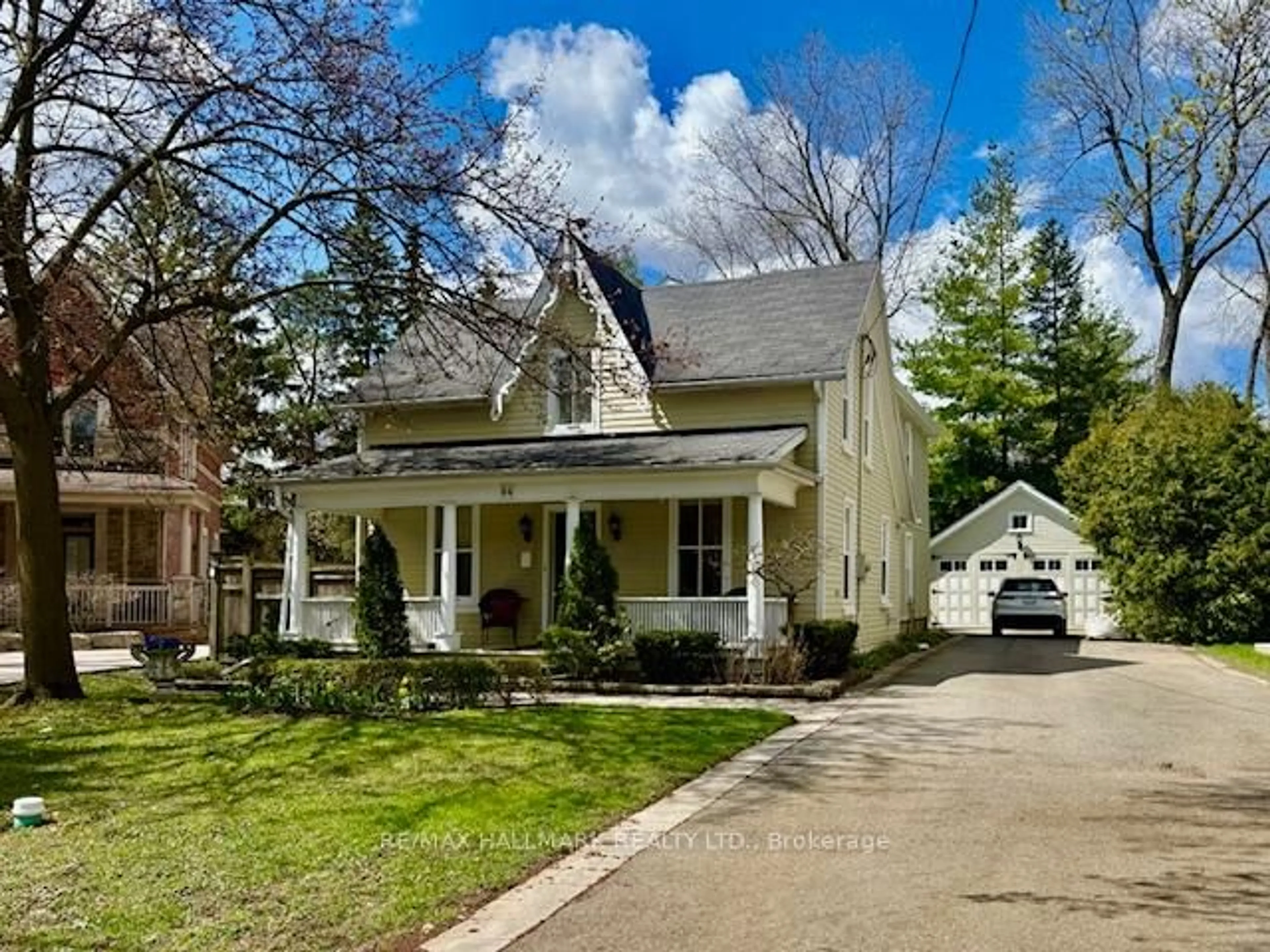 A pic from outside/outdoor area/front of a property/back of a property/a pic from drone, street for 64 Powell St, Richmond Hill Ontario L4C 4S4