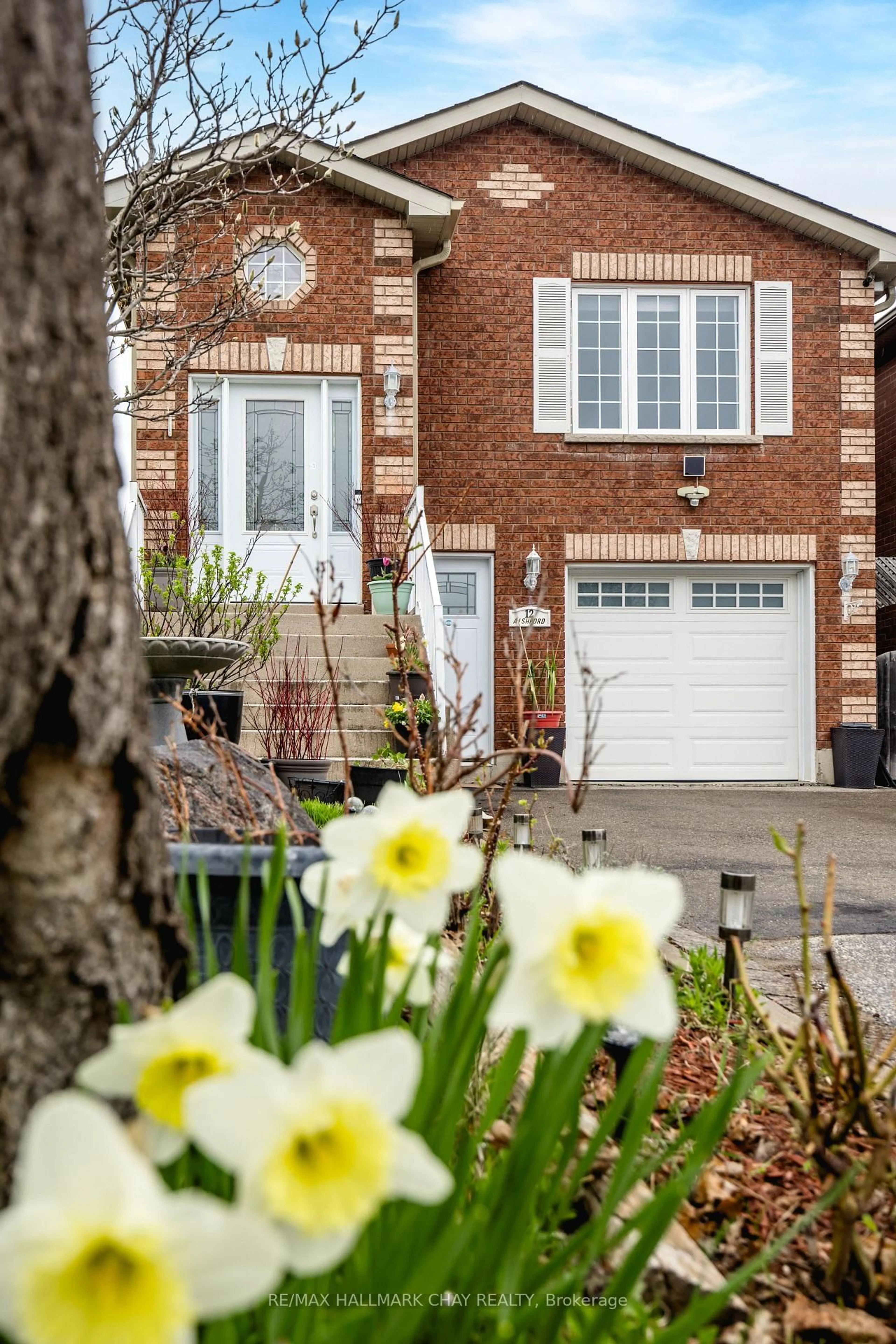 Home with brick exterior material, street for 12 Aishford Rd, Bradford West Gwillimbury Ontario L3Z 3E3