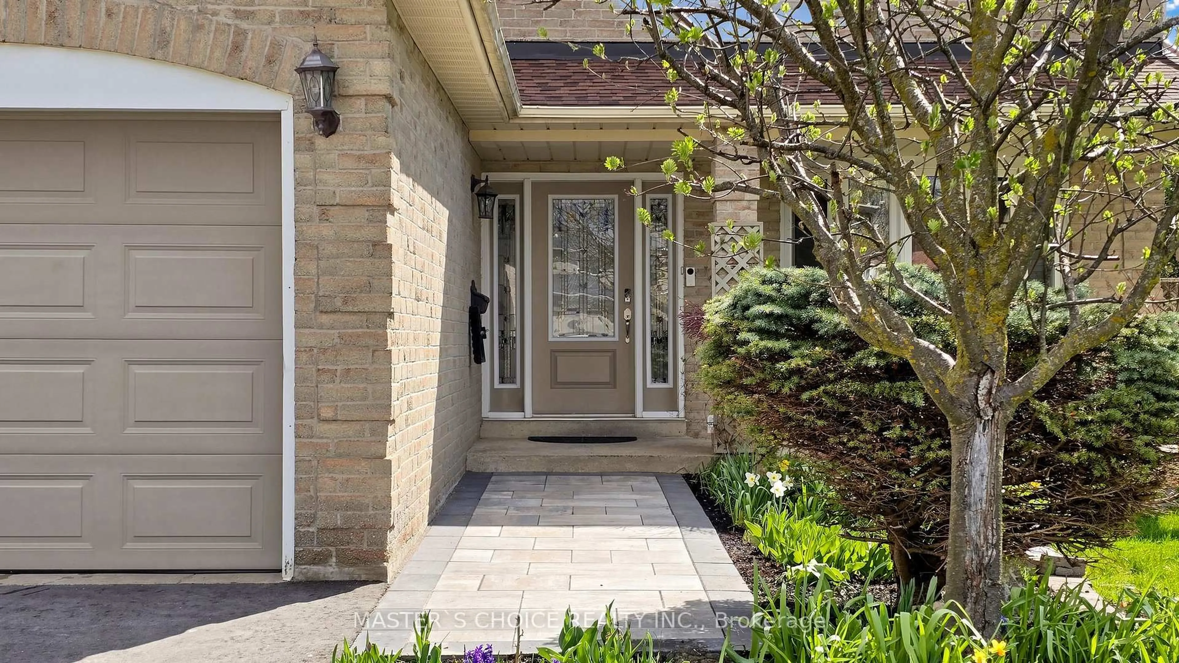 Indoor entryway for 5 Espby Crt, Richmond Hill Ontario L4C 9L2