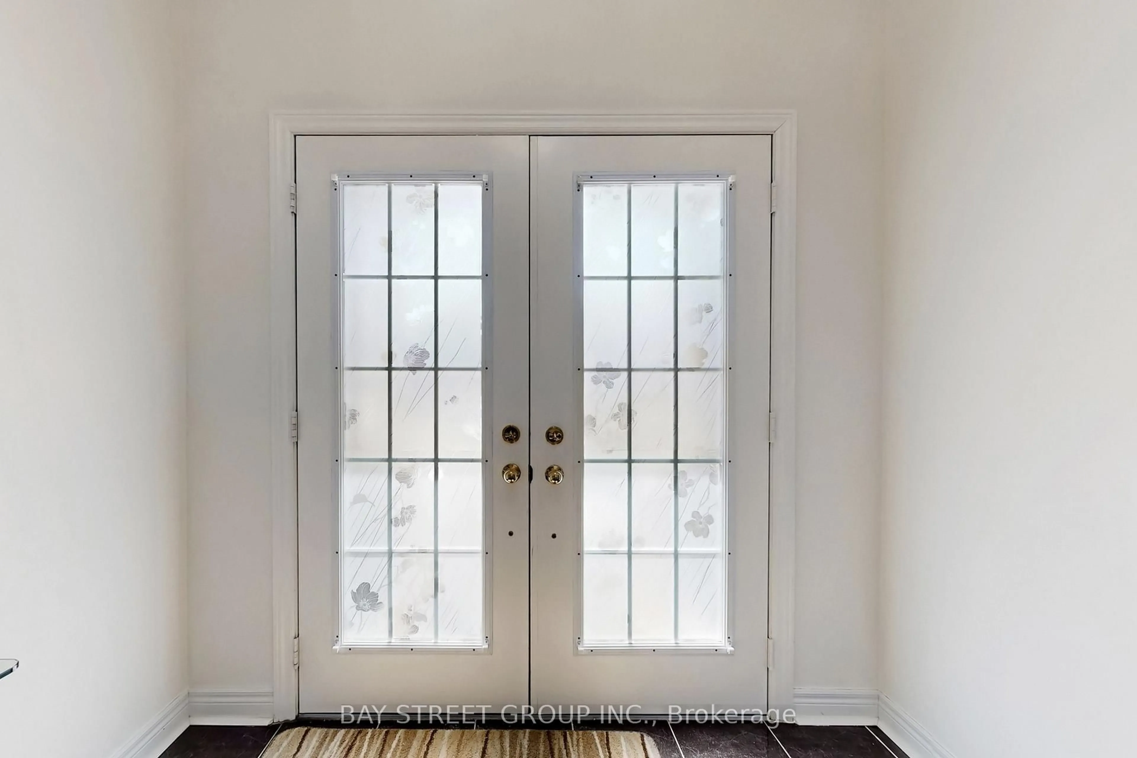 Indoor entryway for 103 Colesbrook Rd, Richmond Hill Ontario L4S 2G3