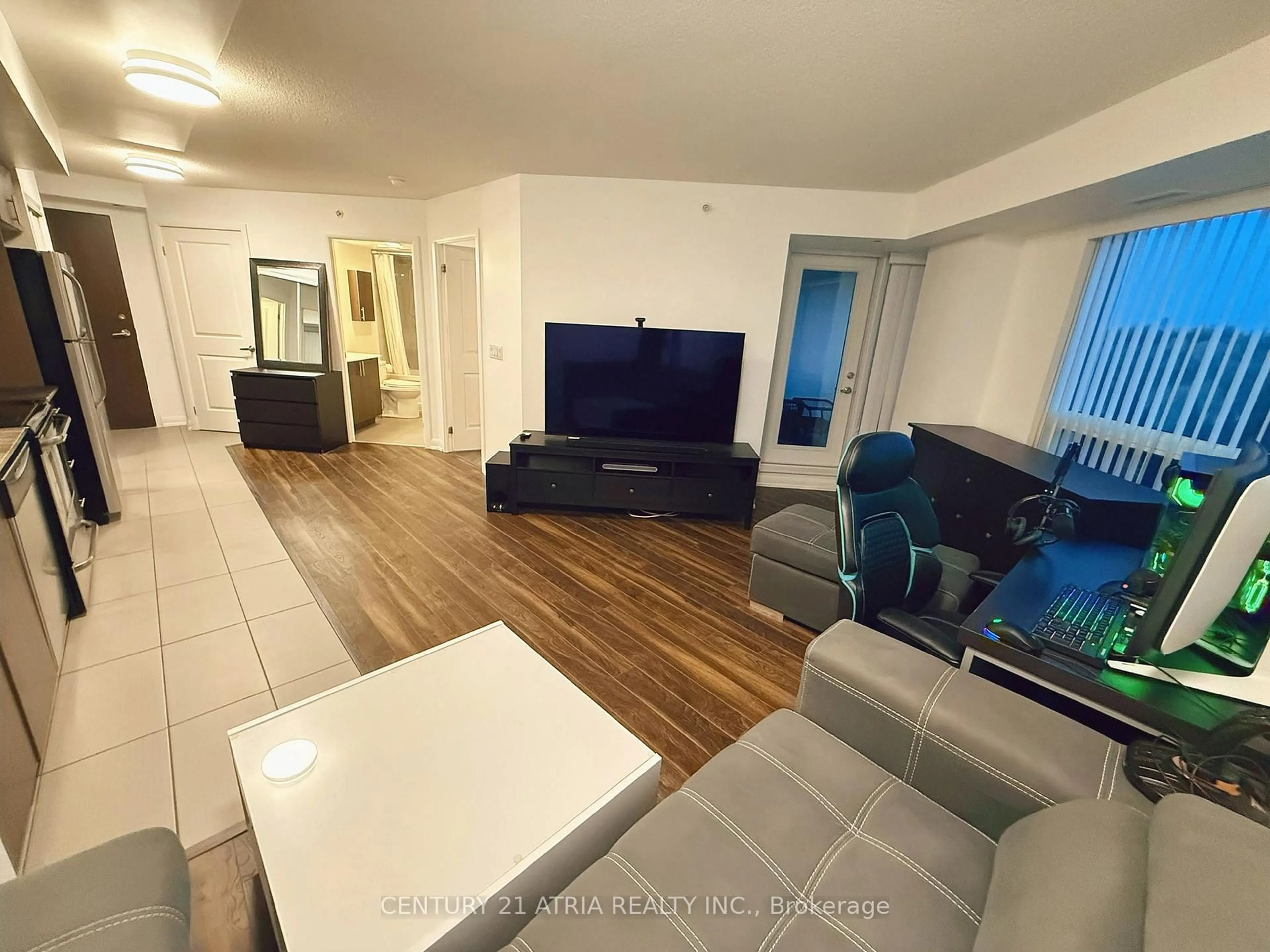 Living room with furniture, unknown for 75 Norman Bethune Ave #310, Richmond Hill Ontario L4B 0B6