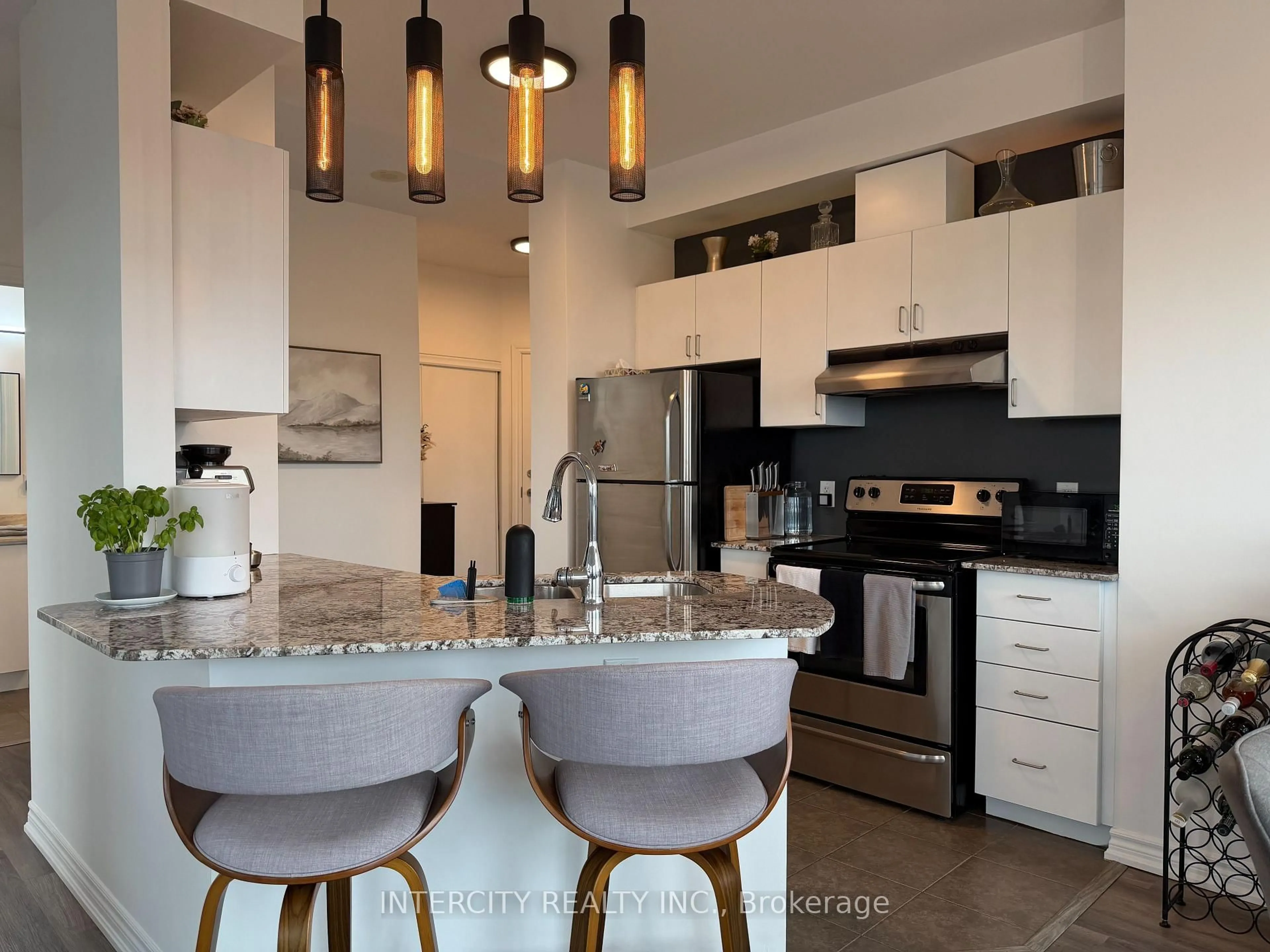 Open concept kitchen, ceramic/tile floor for 7730 Kipling Ave #802, Vaughan Ontario L4L 1Y9