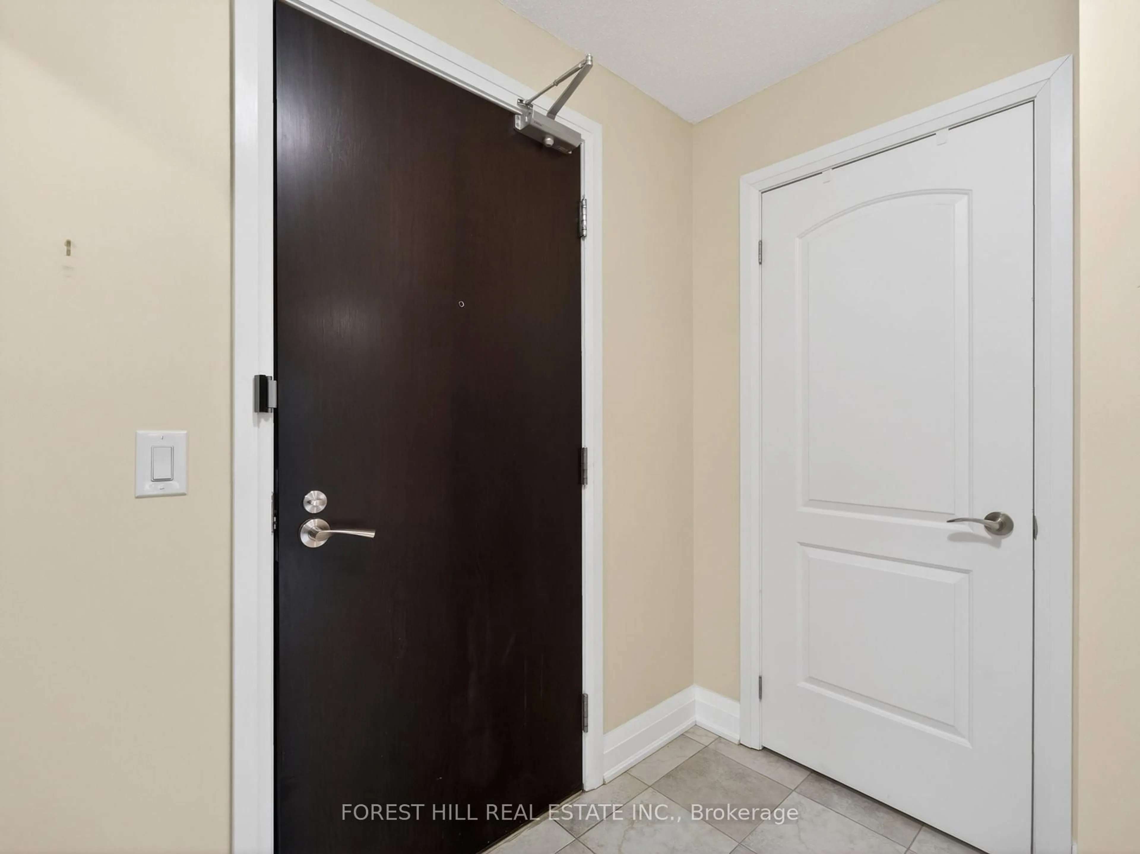 Indoor entryway for 30 North Park Rd #210, Vaughan Ontario L4J 0G6