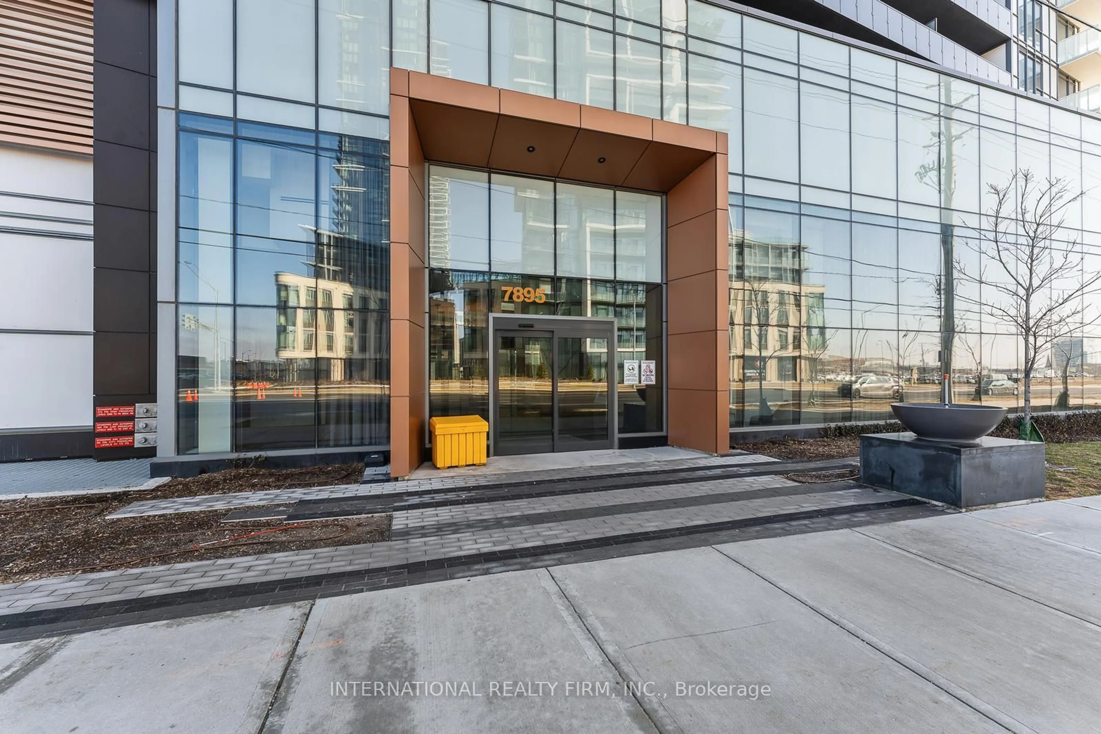 Indoor foyer for 7895 Jane St #703, Vaughan Ontario L4K 0K2