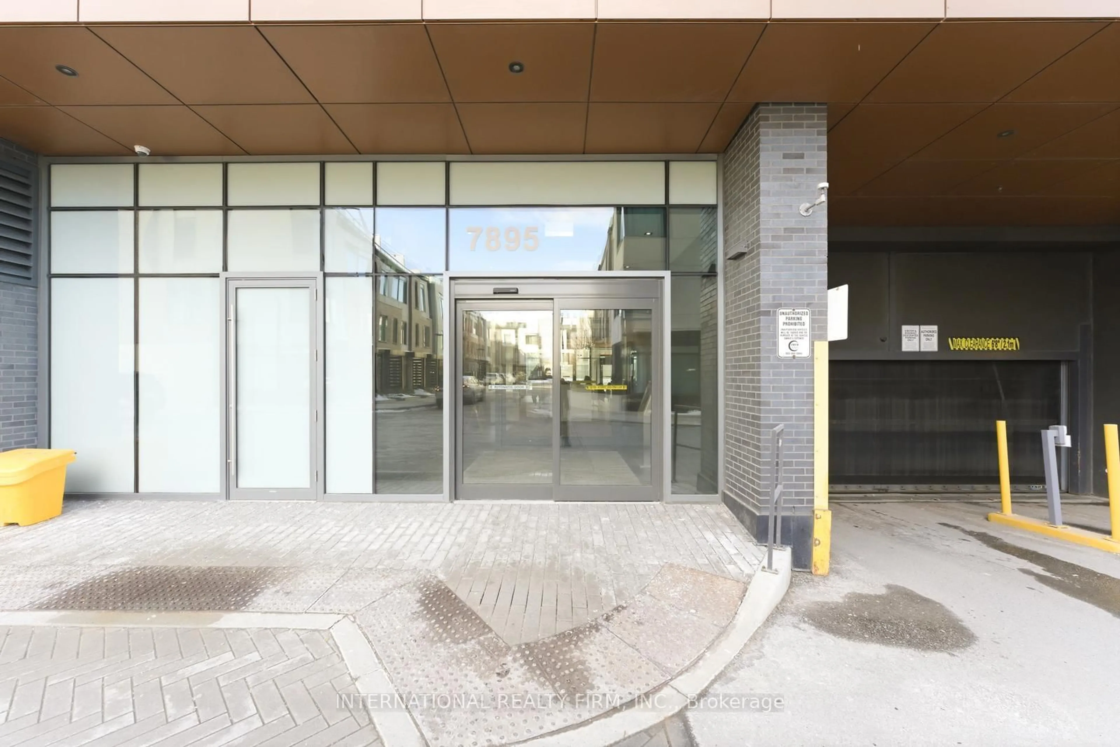 Indoor foyer for 7895 Jane St #703, Vaughan Ontario L4K 0K2