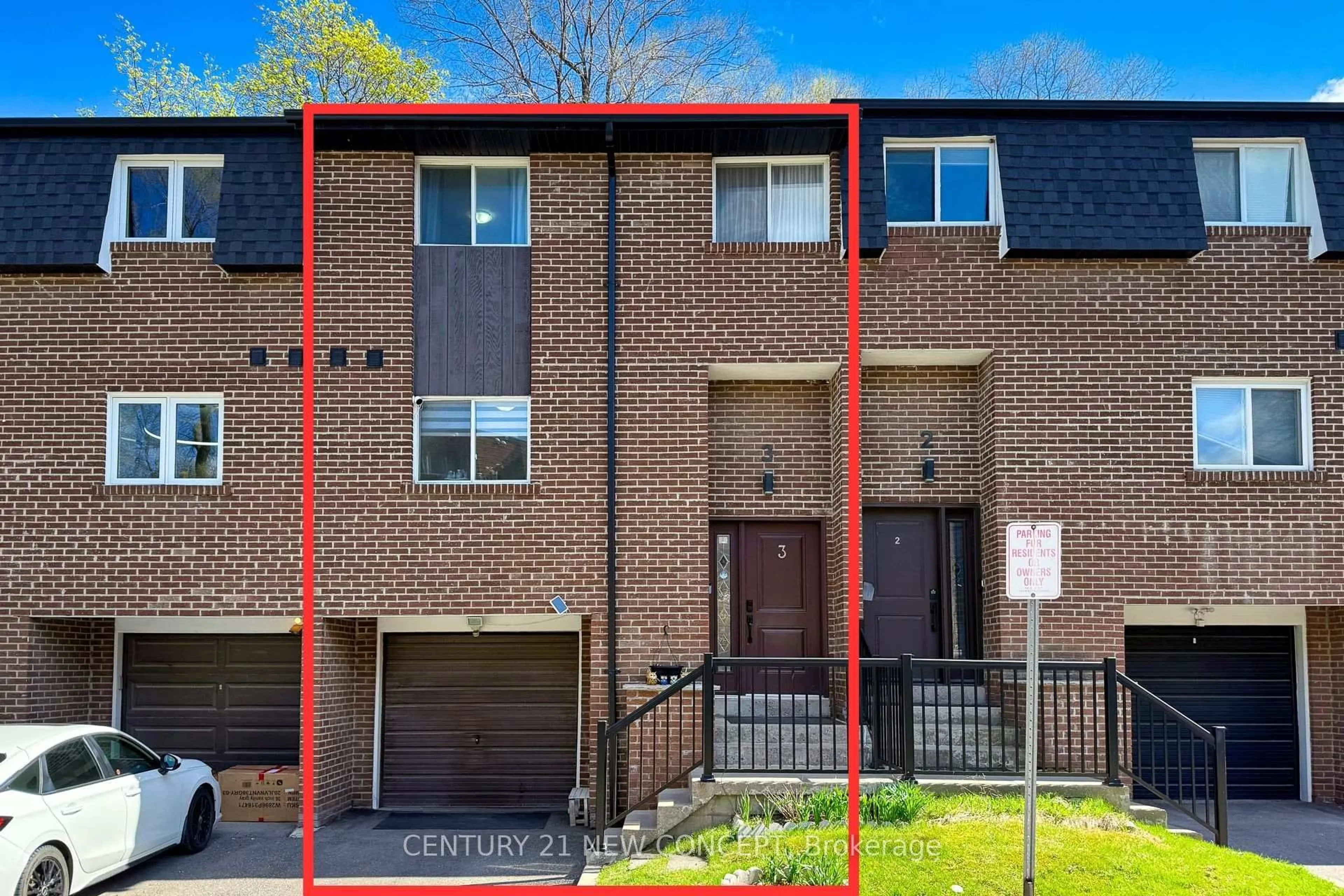 Home with brick exterior material, street for 119 Henderson Ave #3, Markham Ontario L3T 2L3