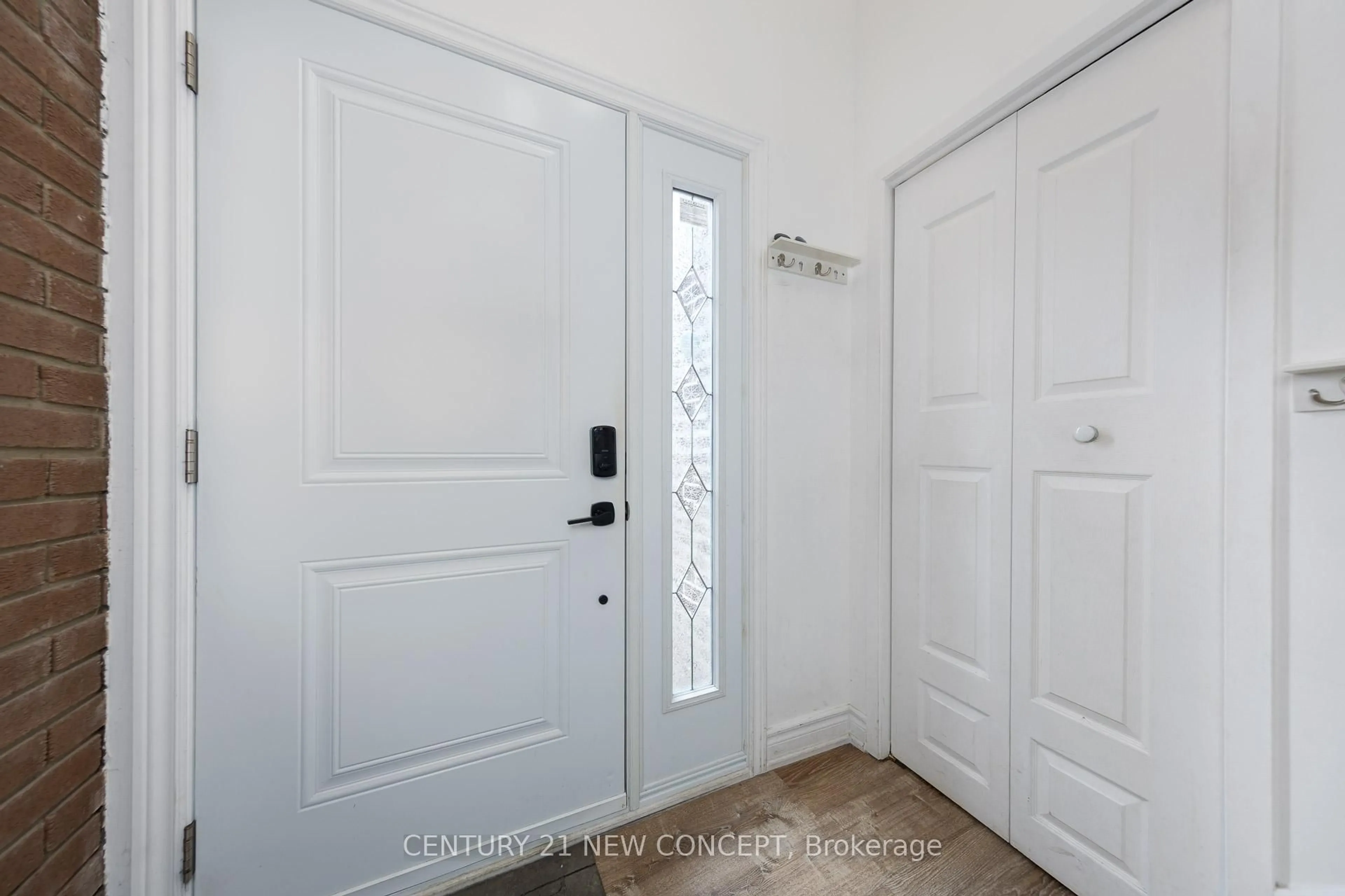 Indoor entryway for 119 Henderson Ave #3, Markham Ontario L3T 2L3