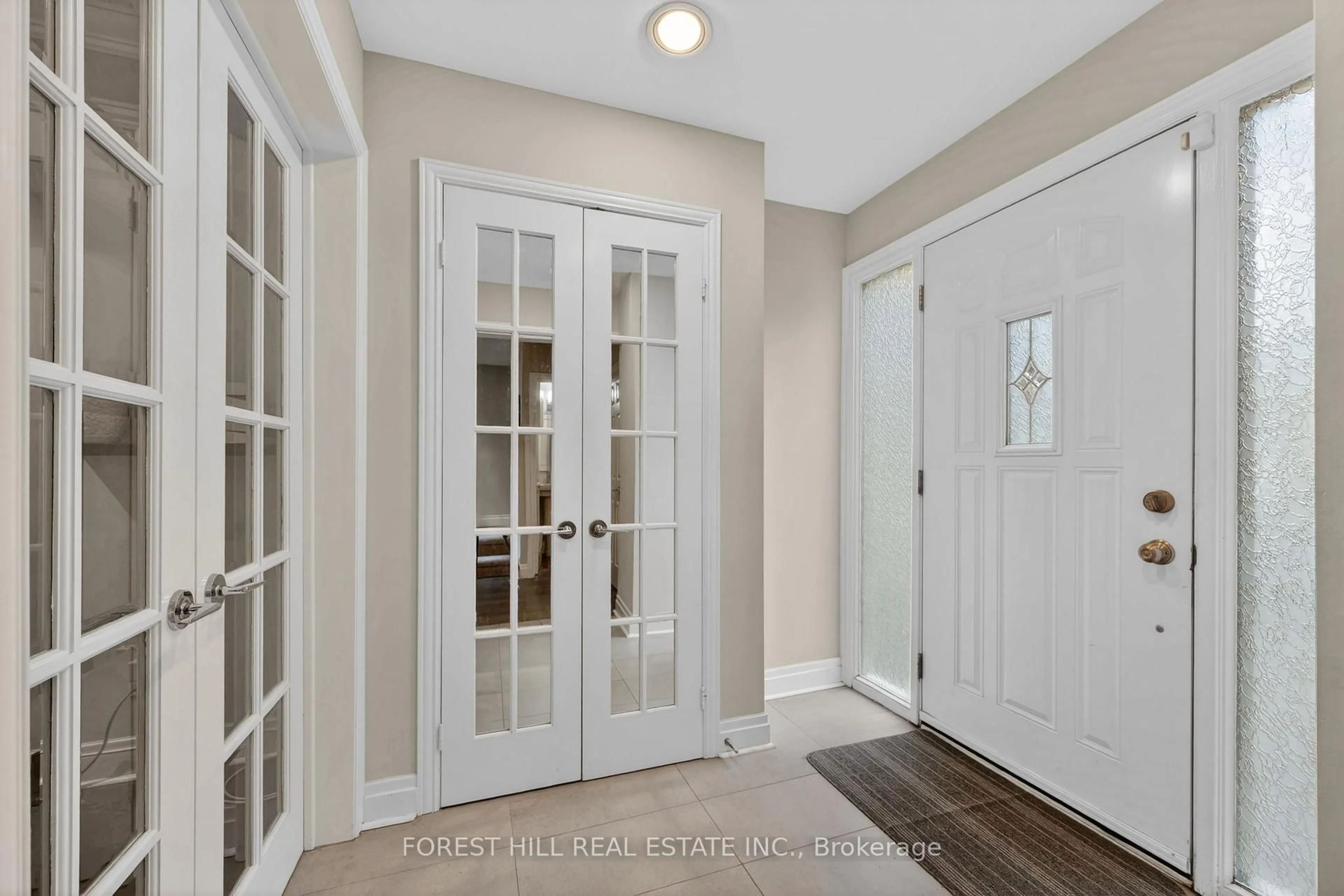 Indoor entryway for 263 Tansley Rd, Vaughan Ontario L4J 2Y8