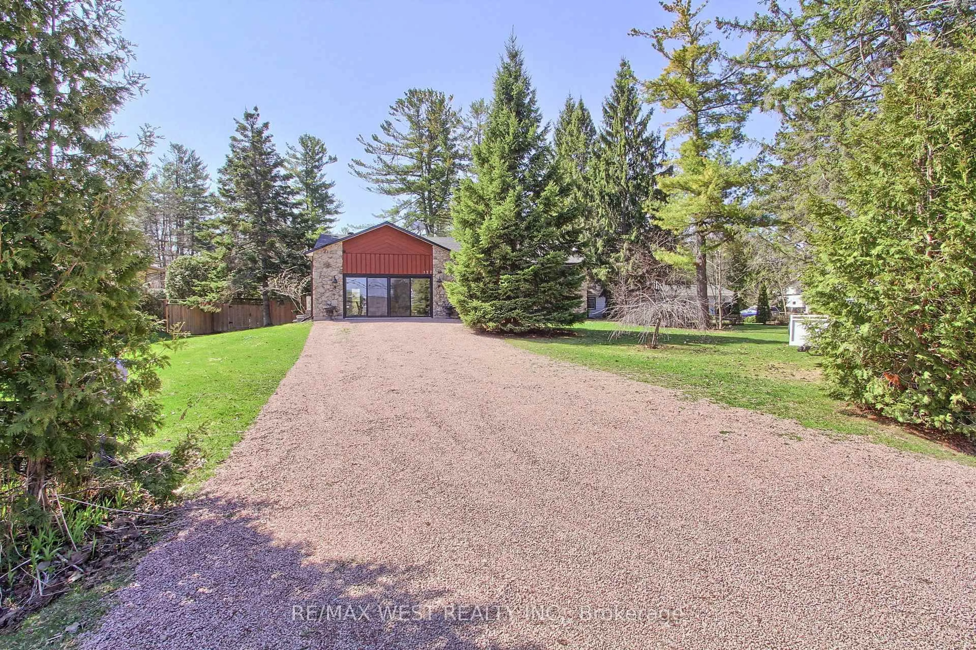 A pic from outside/outdoor area/front of a property/back of a property/a pic from drone, unknown for 177 Hedge Rd, Georgina Ontario L0E 1R0