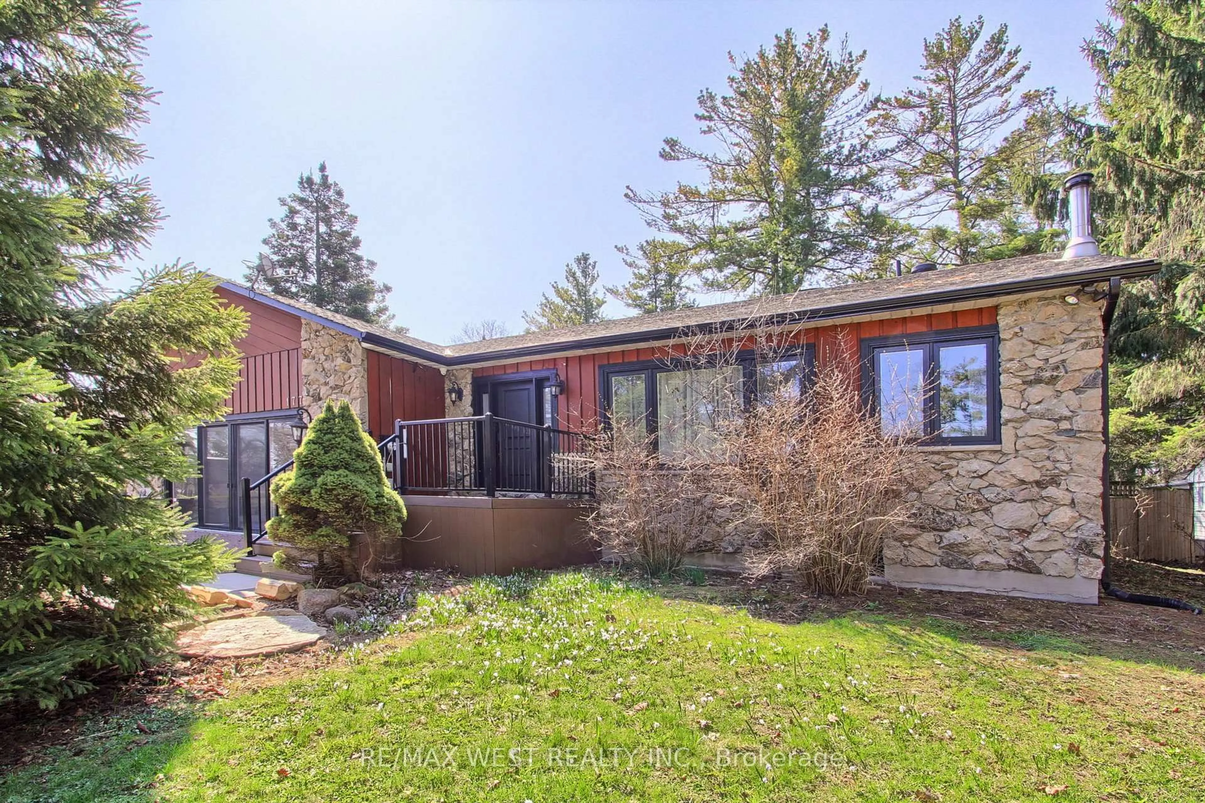 Home with brick exterior material, street for 177 Hedge Rd, Georgina Ontario L0E 1R0