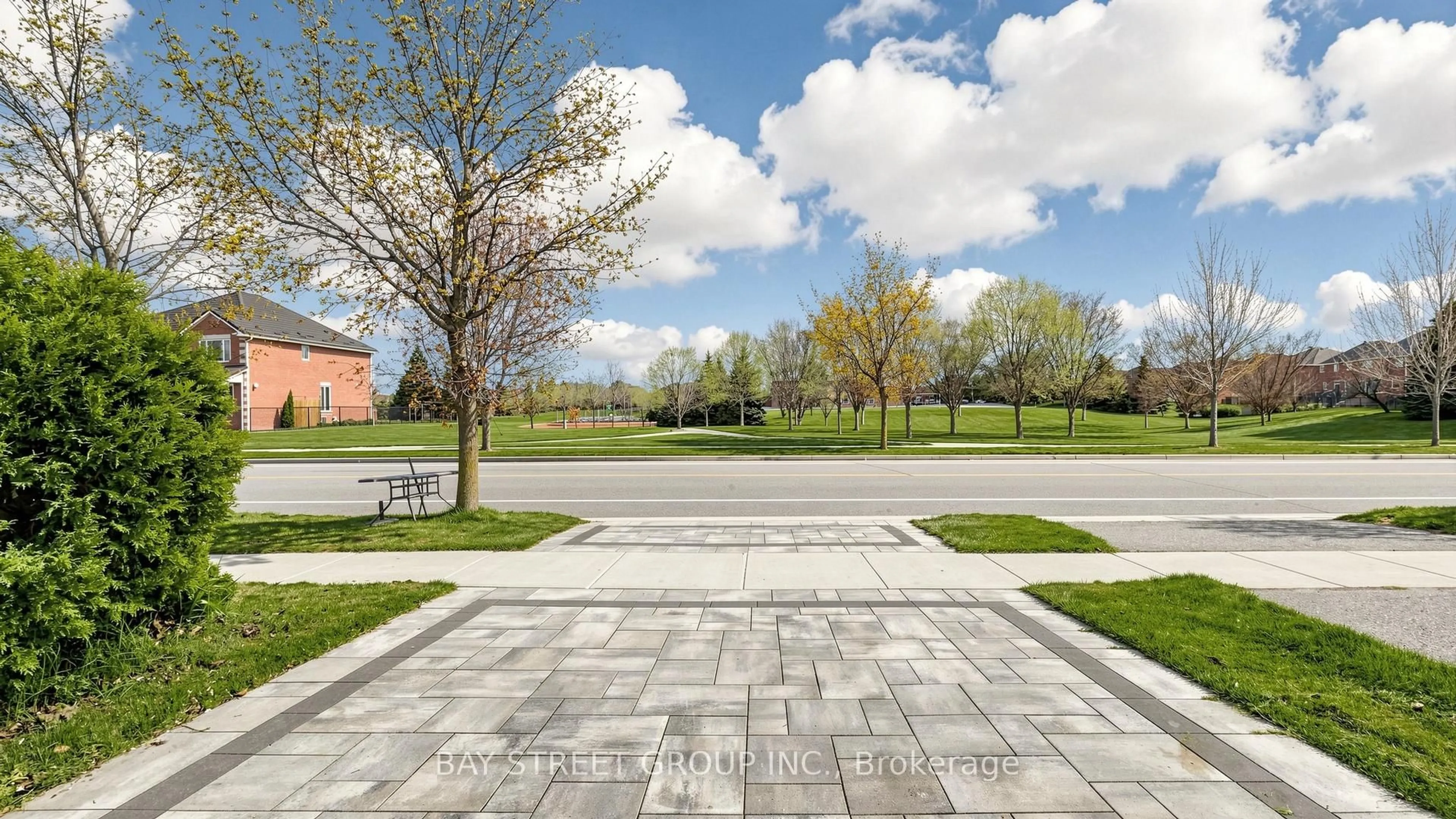 Patio, street for 102 Worthing Ave, Markham Ontario L3S 4J9