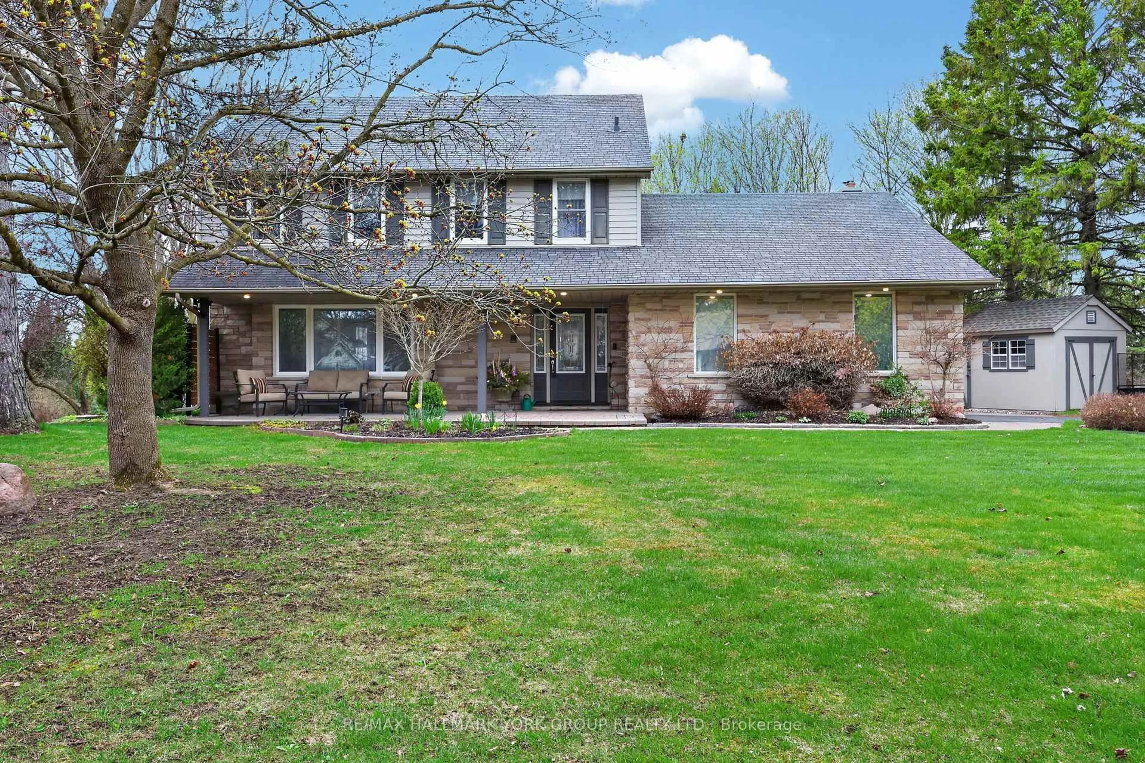 Home with brick exterior material, street for 8 Grant Crt, East Gwillimbury Ontario L0G 1R0