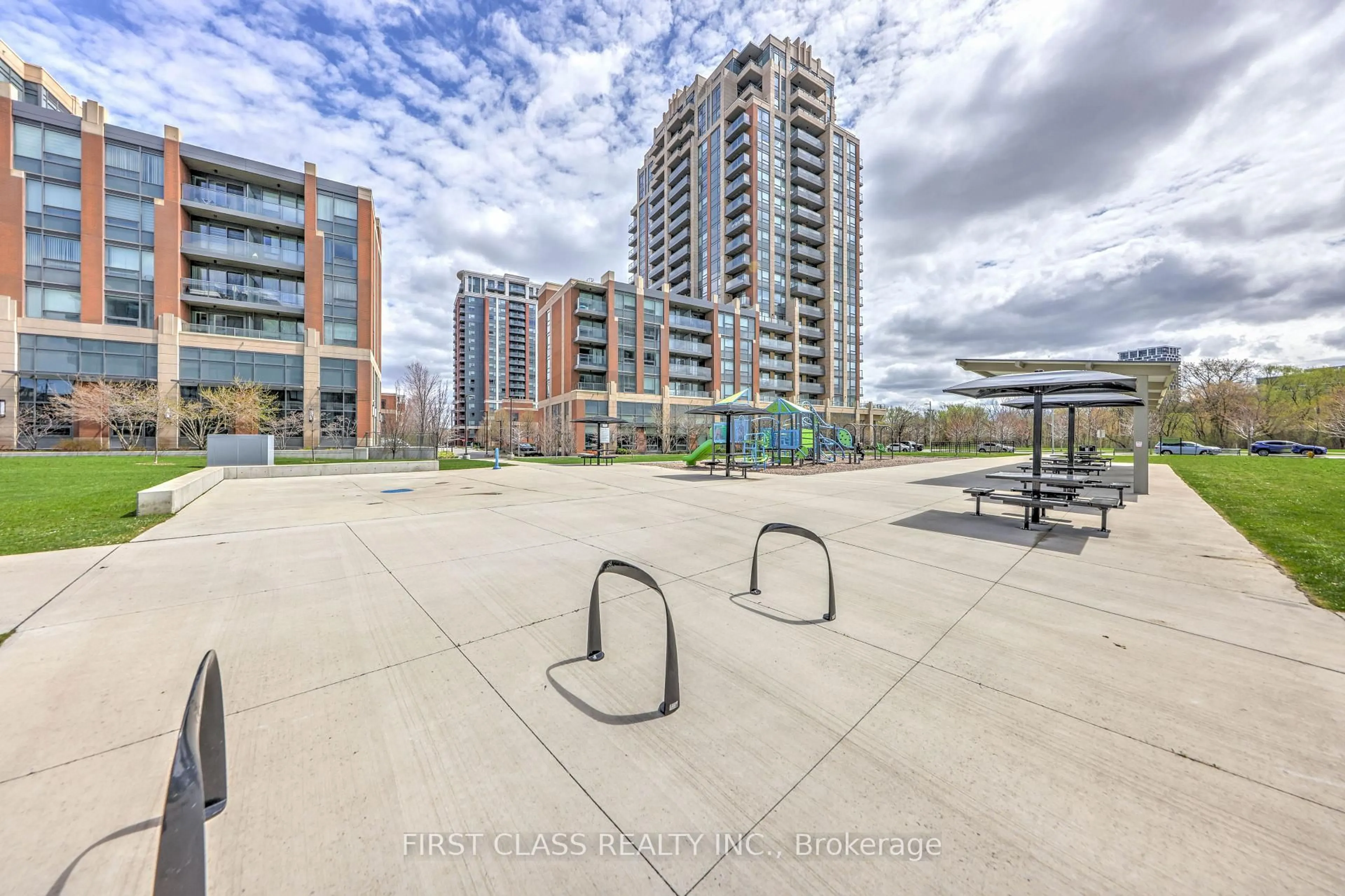 Patio, unknown for 28 Uptown Dr #610, Markham Ontario L3R 5M8