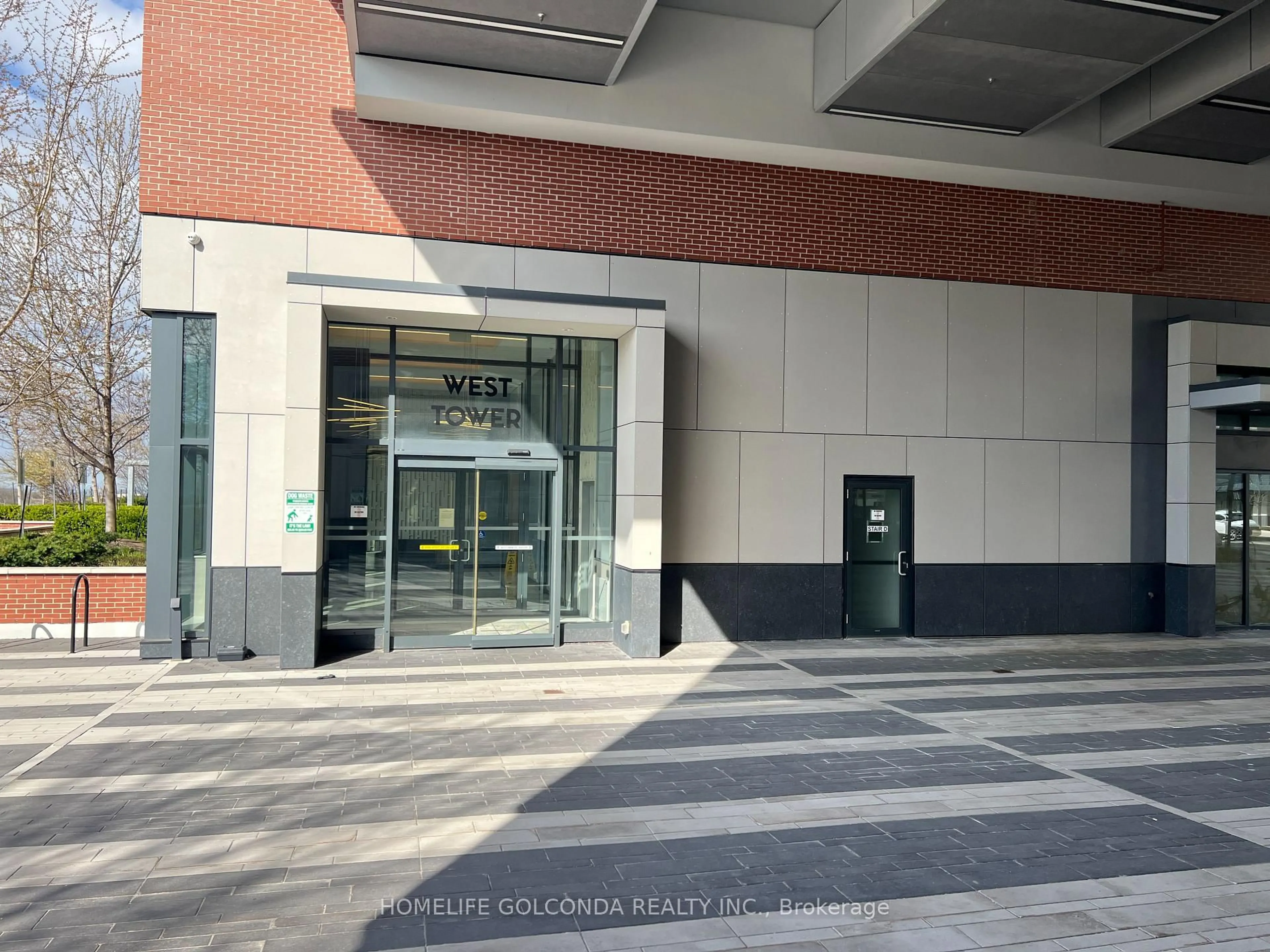Indoor foyer for 99 Eagle Rock Way #818, Vaughan Ontario L6A 5A7
