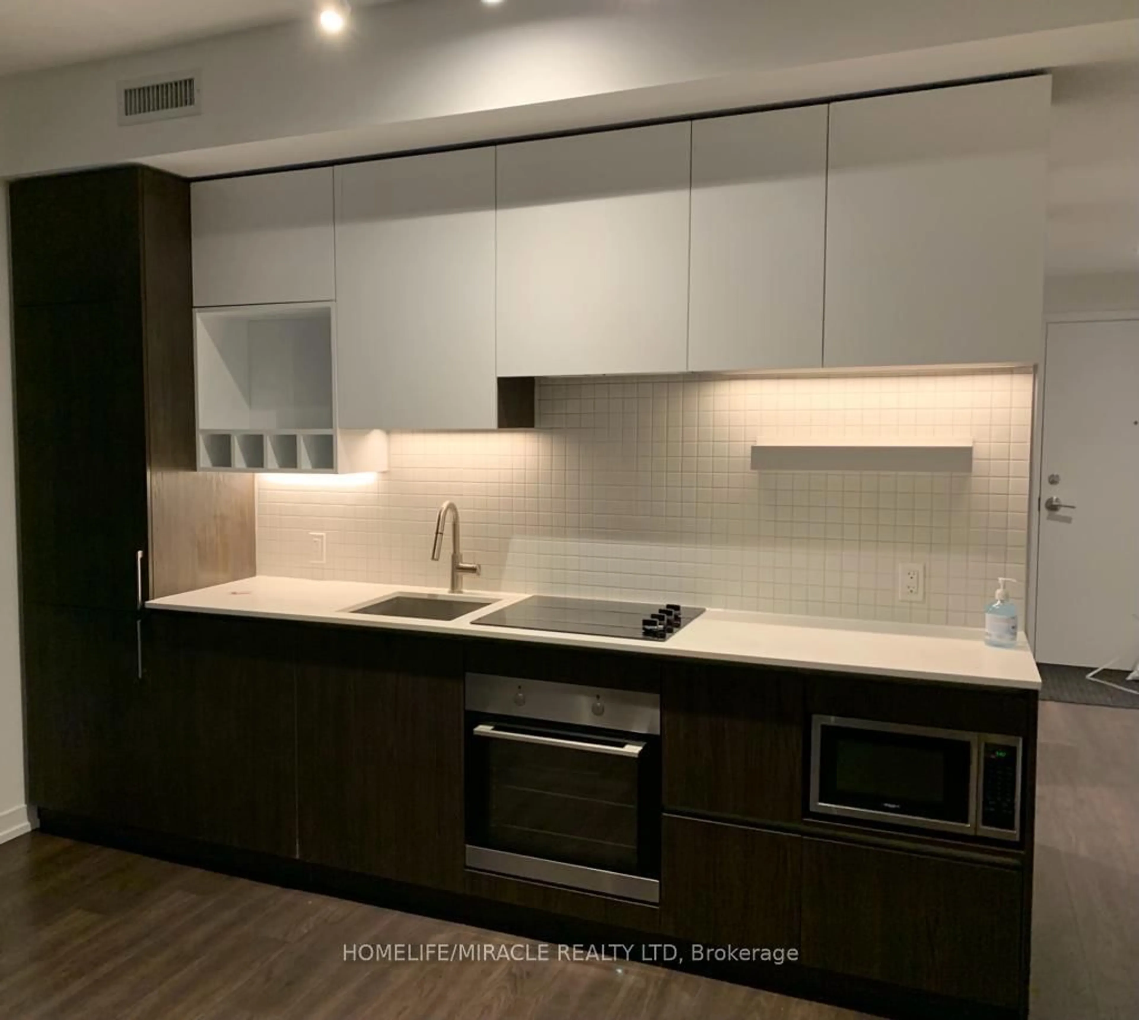 Standard kitchen, wood/laminate floor for 5 Buttermill Ave #2002, Vaughan Ontario L4K 0J5