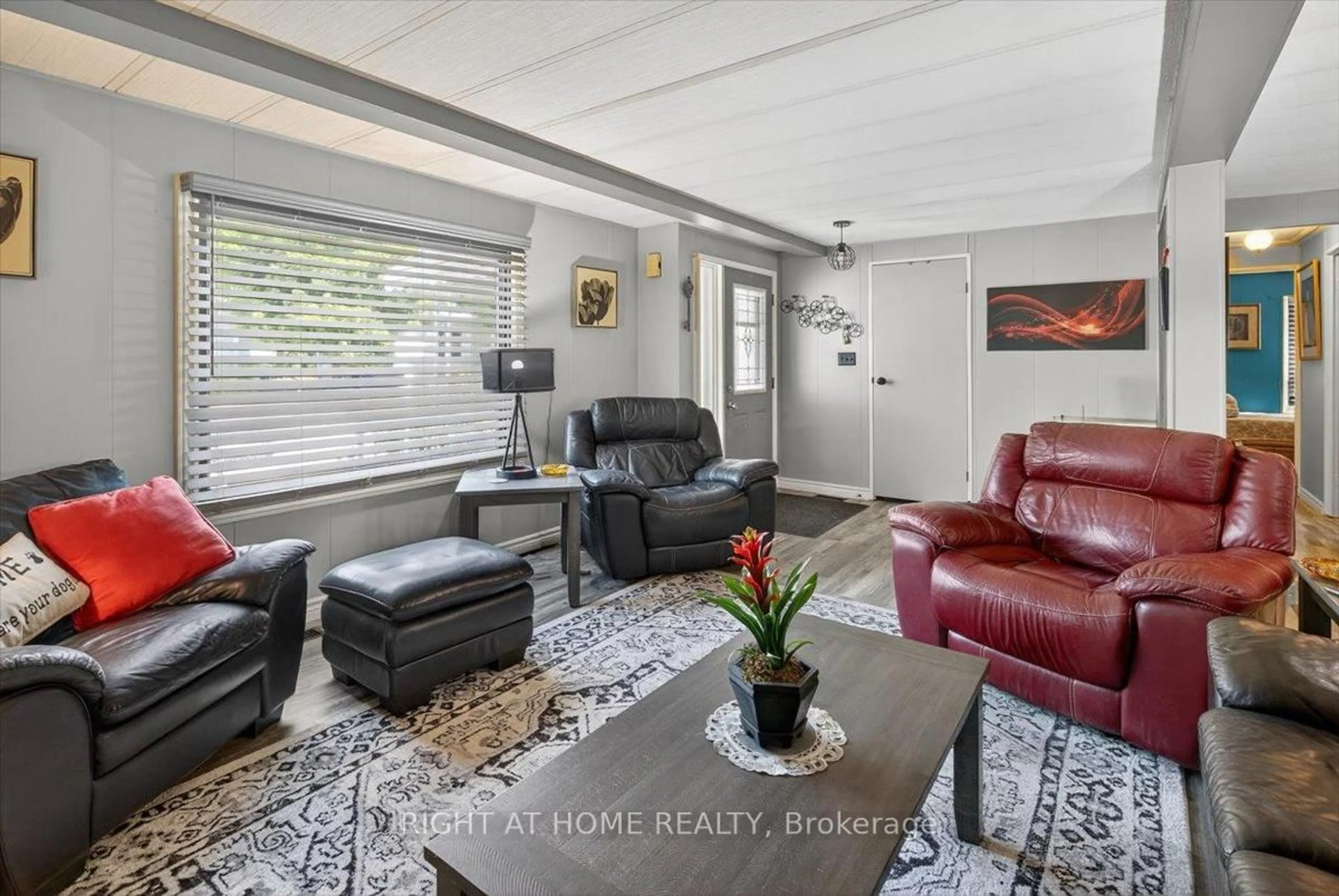 Living room with furniture, unknown for 45 Linden Lane, Innisfil Ontario L9S 1P2