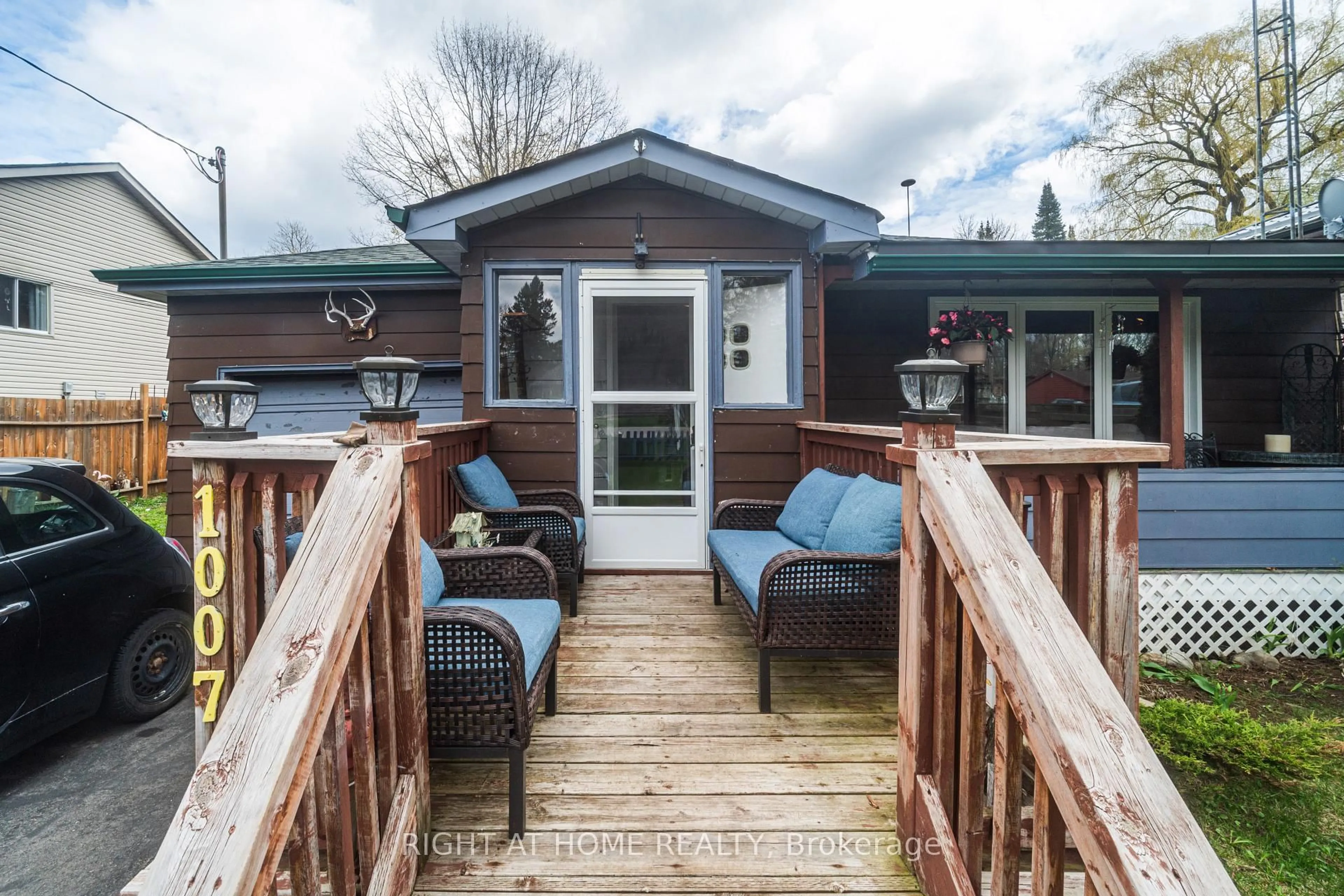 Patio, unknown for 1007 Ferrier Ave, Innisfil Ontario L0L 1W0