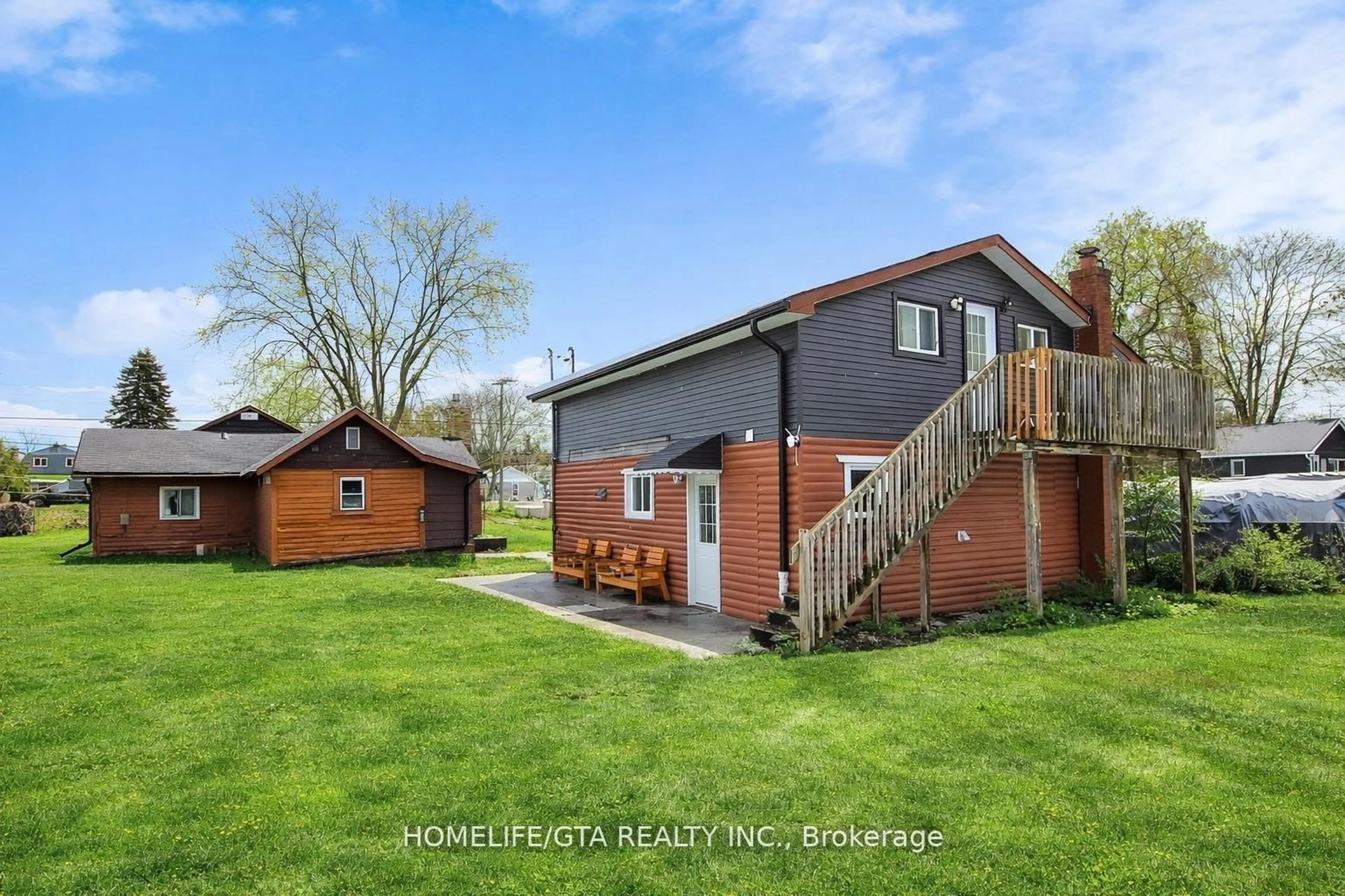 A pic from outside/outdoor area/front of a property/back of a property/a pic from drone, unknown for 31474 Lakeridge Rd, Georgina Ontario L0E 1N0