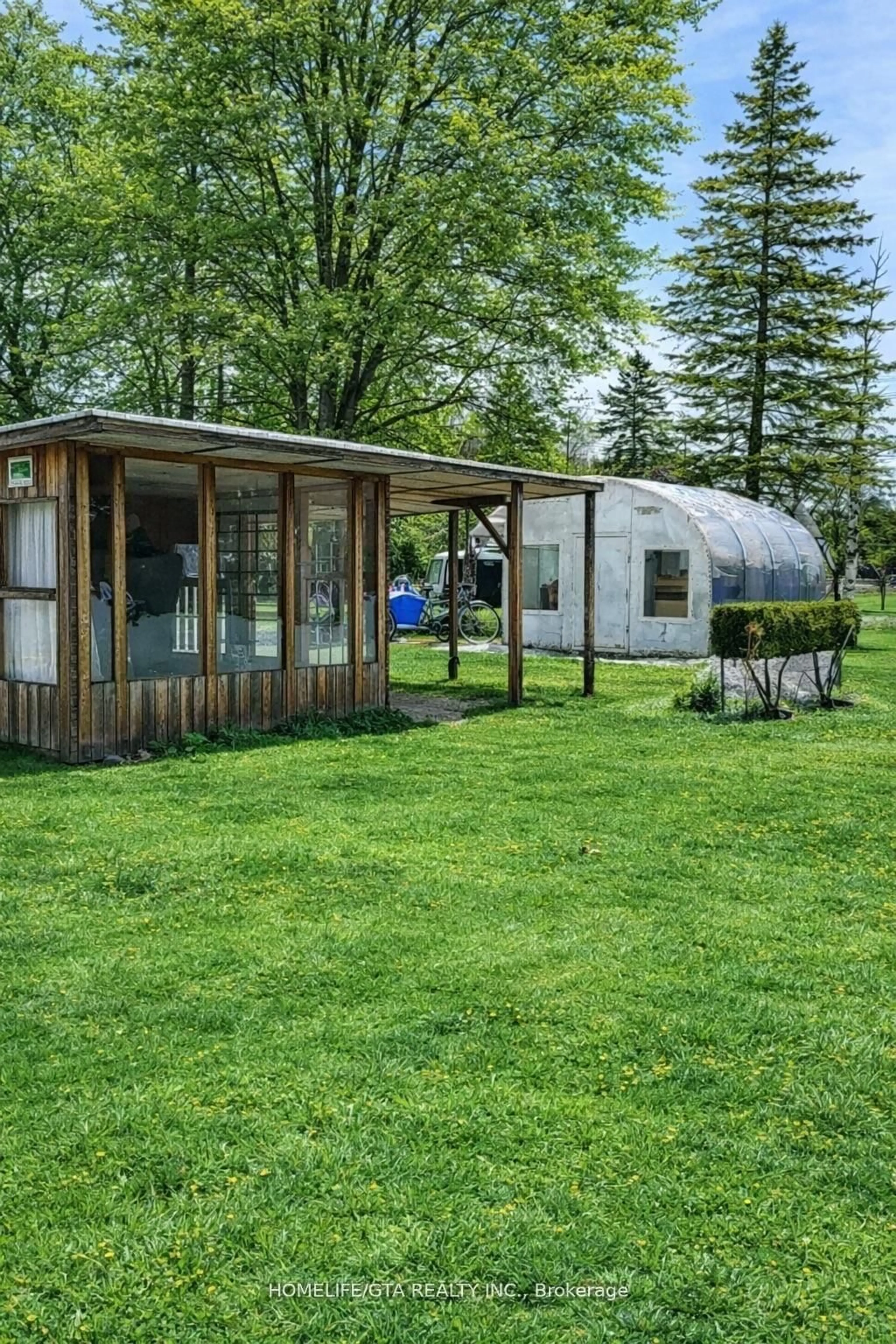 Patio, street for 31474 Lakeridge Rd, Georgina Ontario L0E 1N0