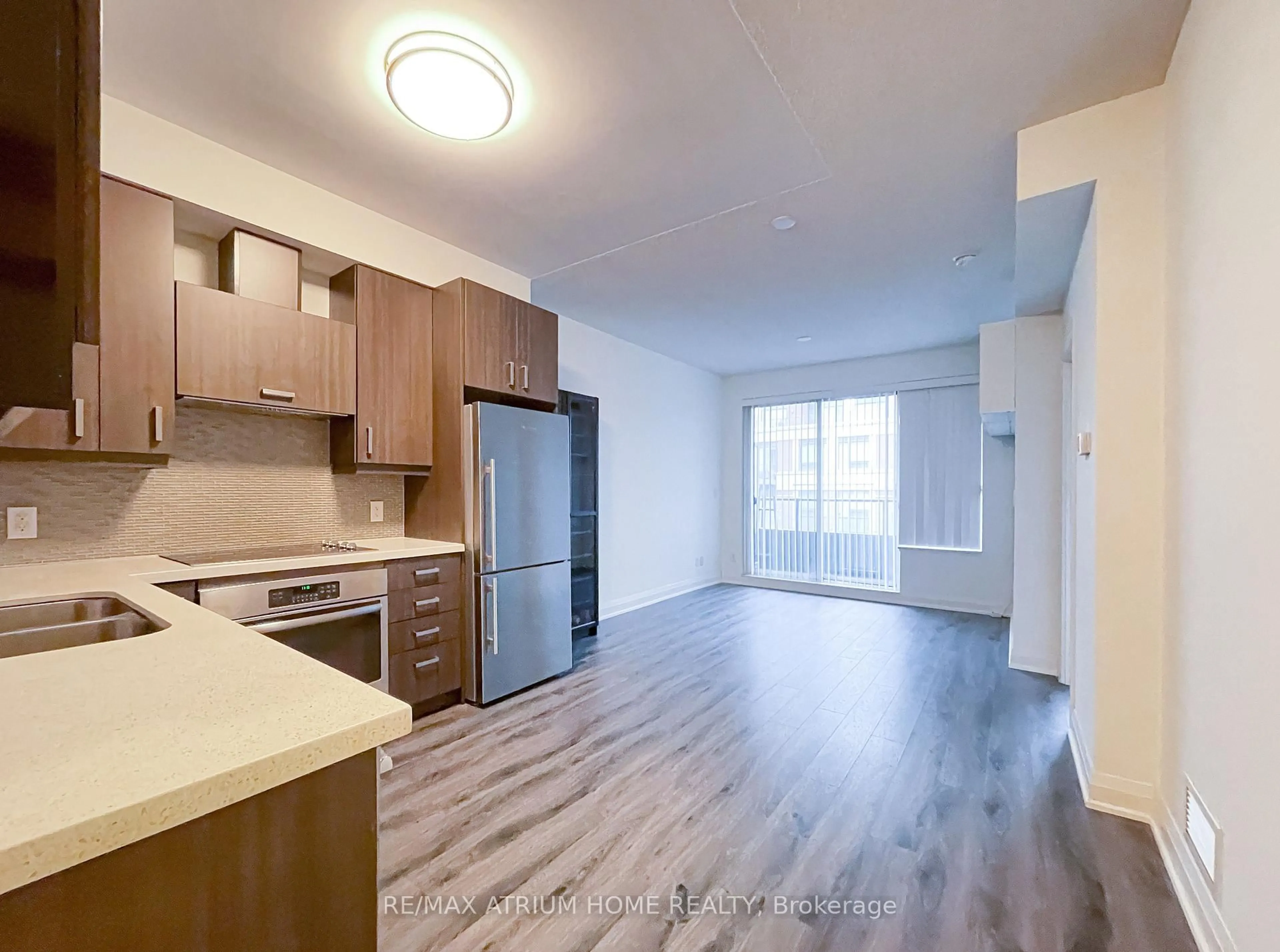 Standard kitchen, wood/laminate floor for 28 Uptown Dr #220, Markham Ontario L3R 5M8