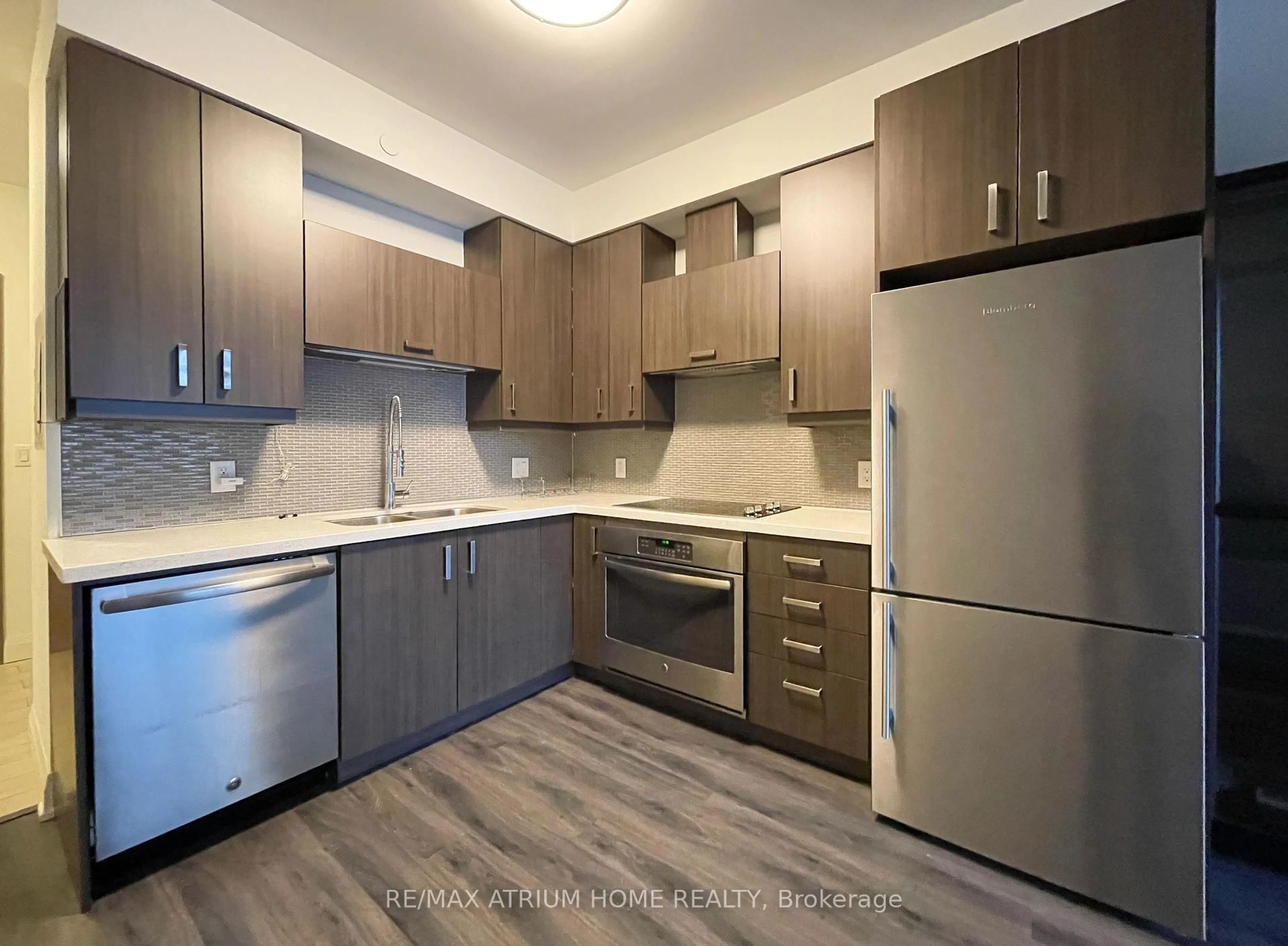 Standard kitchen, wood/laminate floor for 28 Uptown Dr #220, Markham Ontario L3R 5M8
