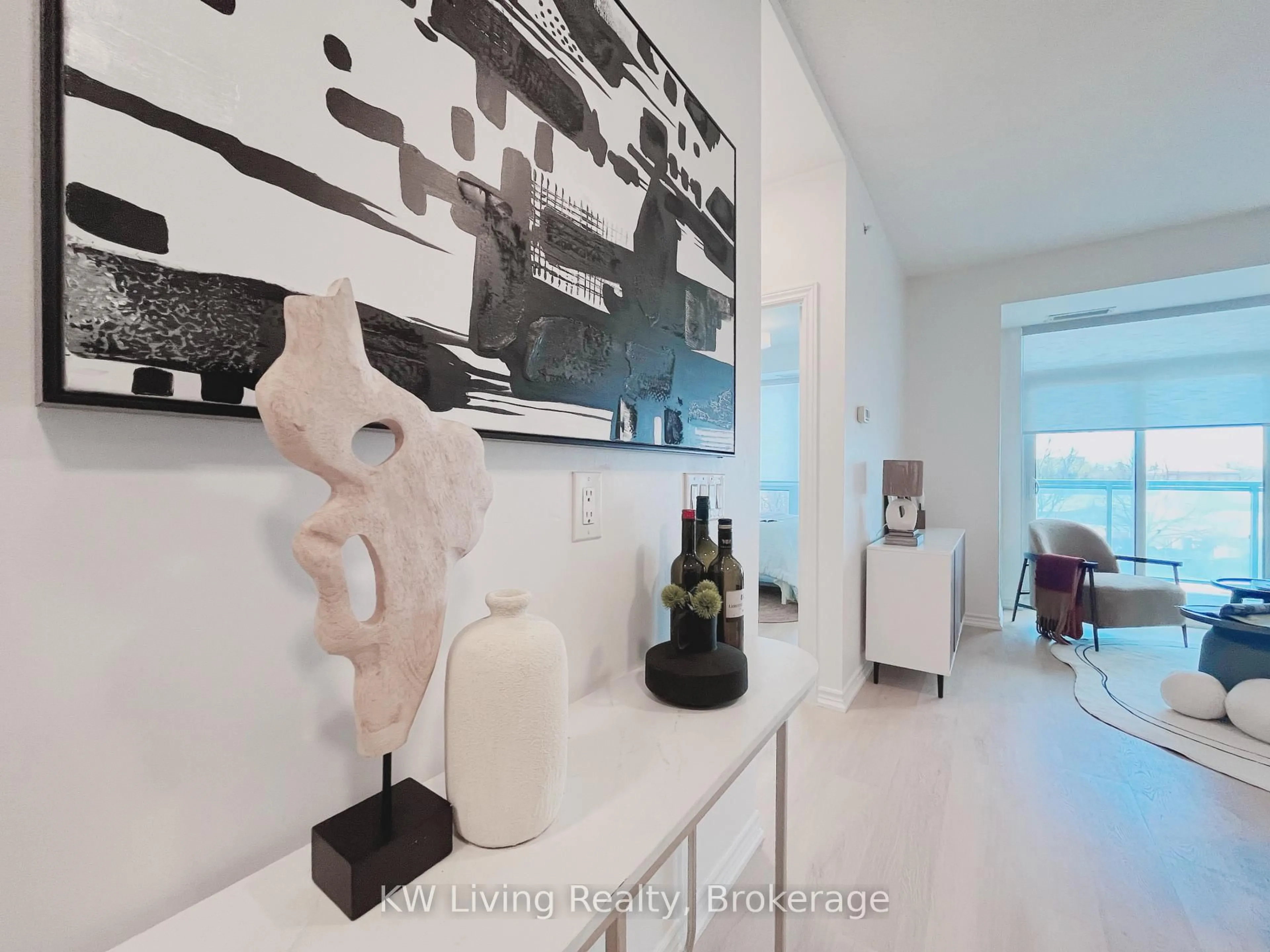 Indoor entryway for 8323 kennedy Rd #220, Markham Ontario L3R 5W7