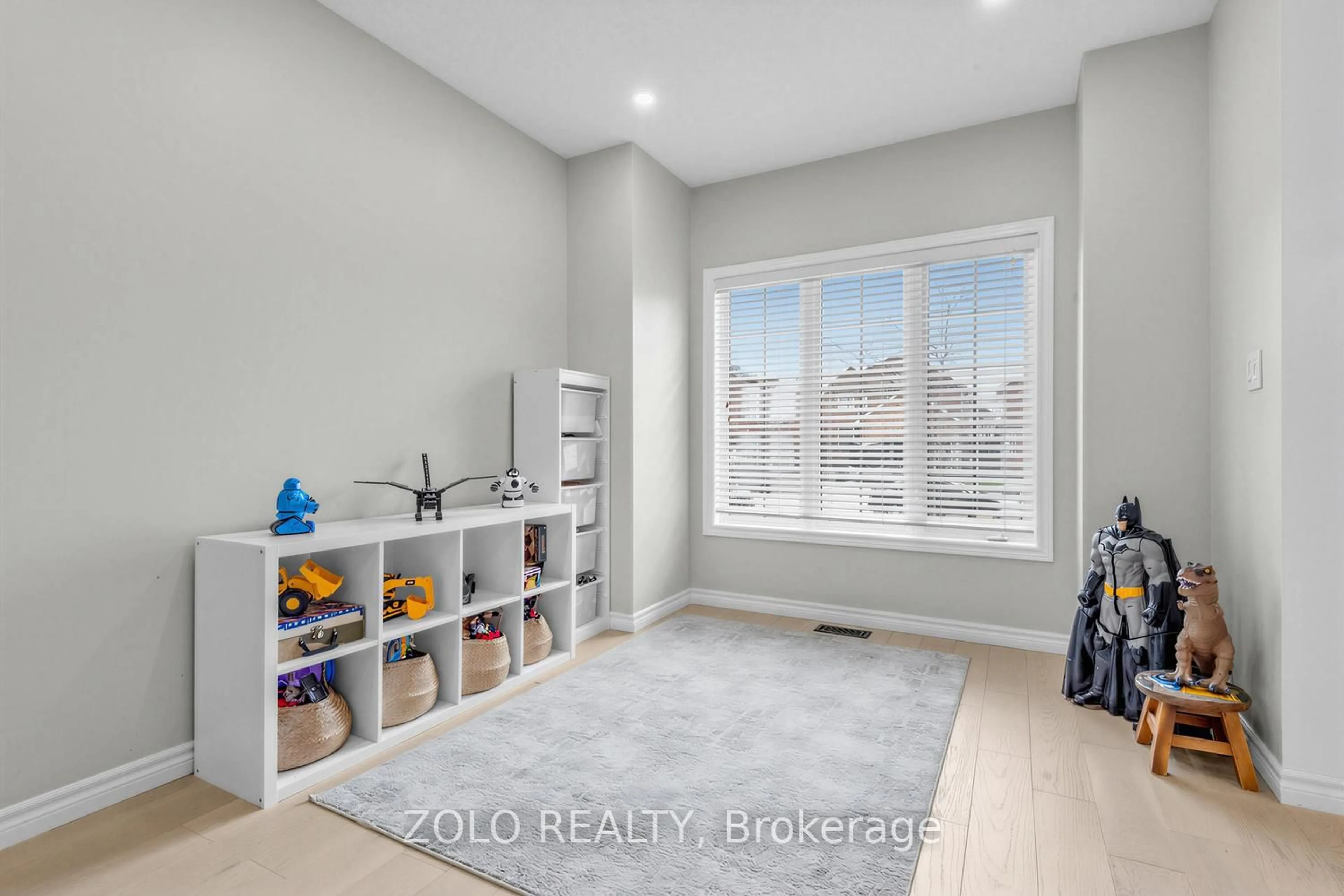 Indoor entryway for 1911 Swan St, Innisfil Ontario L9S 0B3