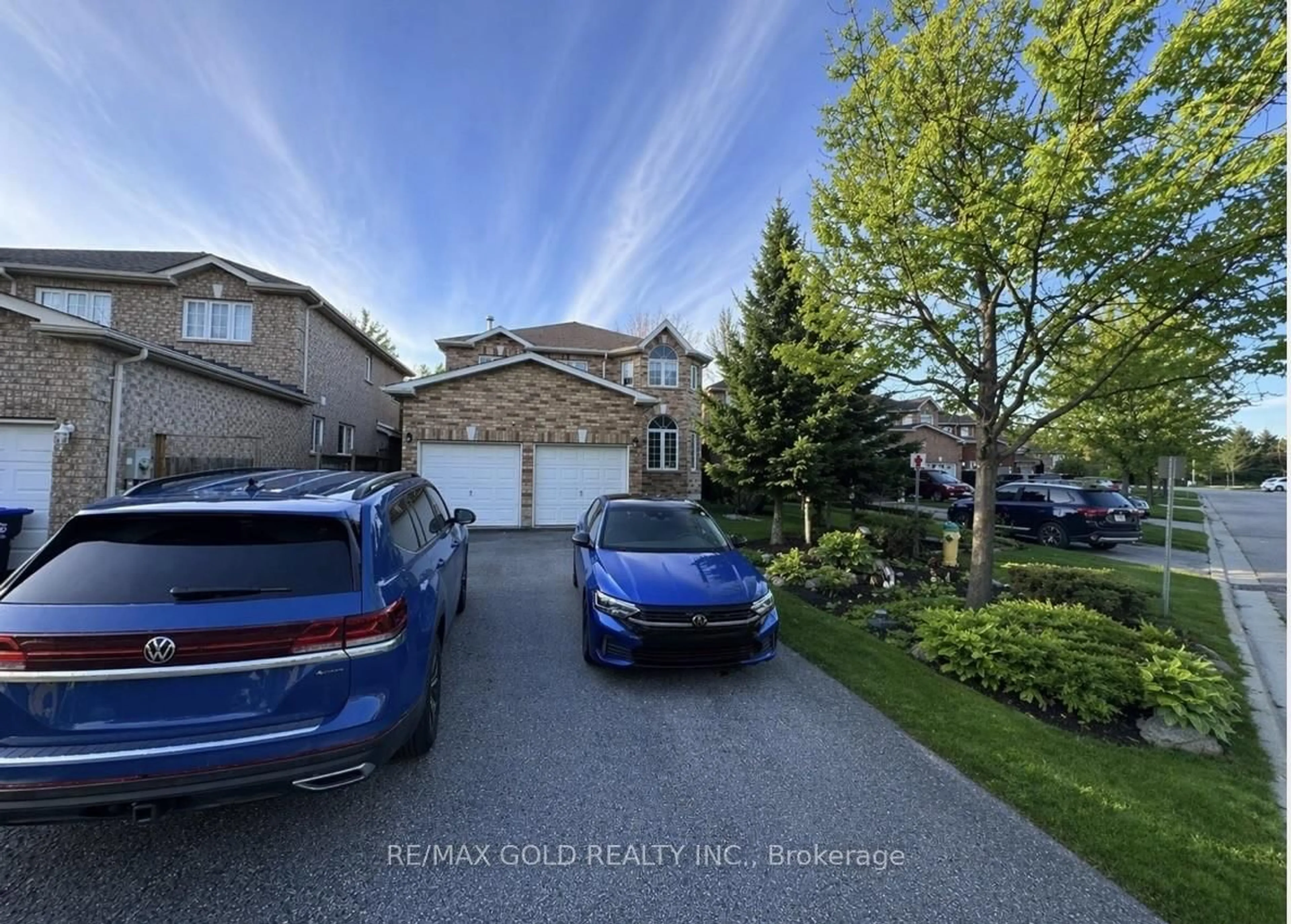 A pic from outside/outdoor area/front of a property/back of a property/a pic from drone, street for 128 Buchanan Dr, New Tecumseth Ontario L9R 0A3