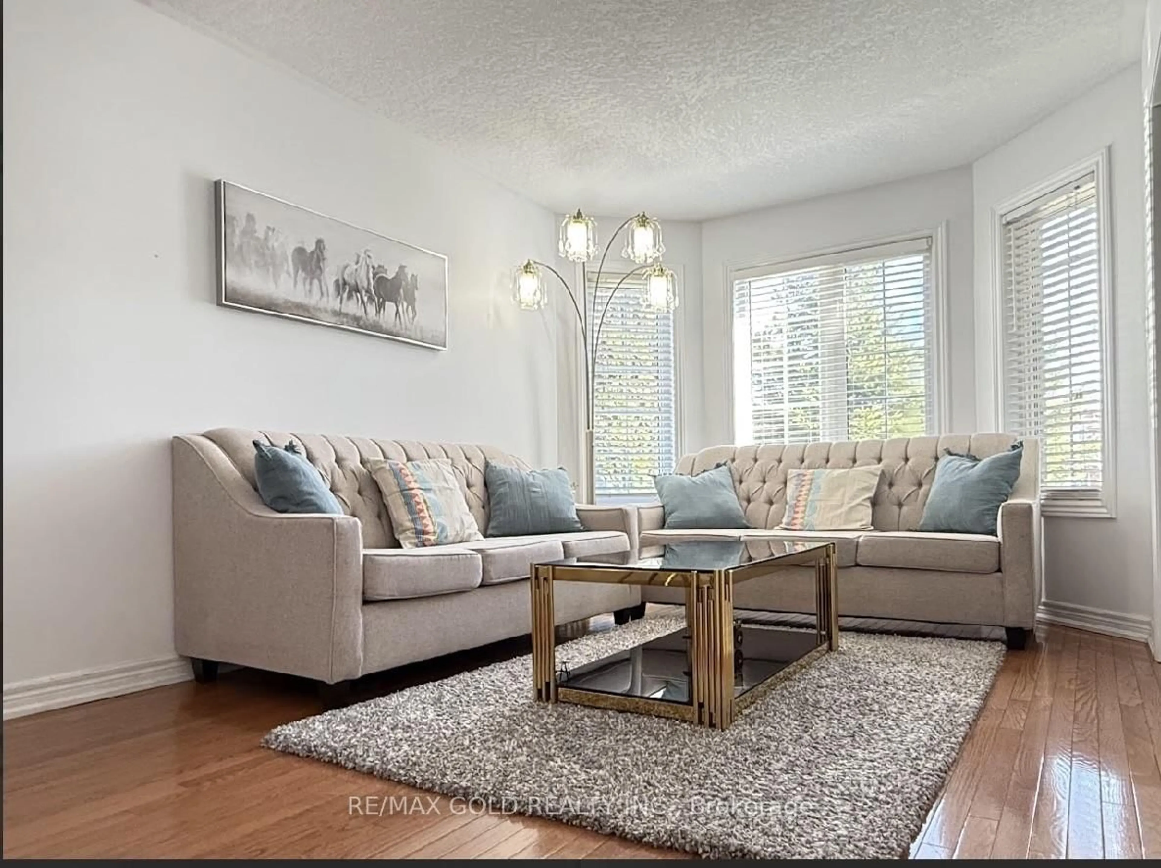 Living room with furniture, unknown for 128 Buchanan Dr, New Tecumseth Ontario L9R 0A3