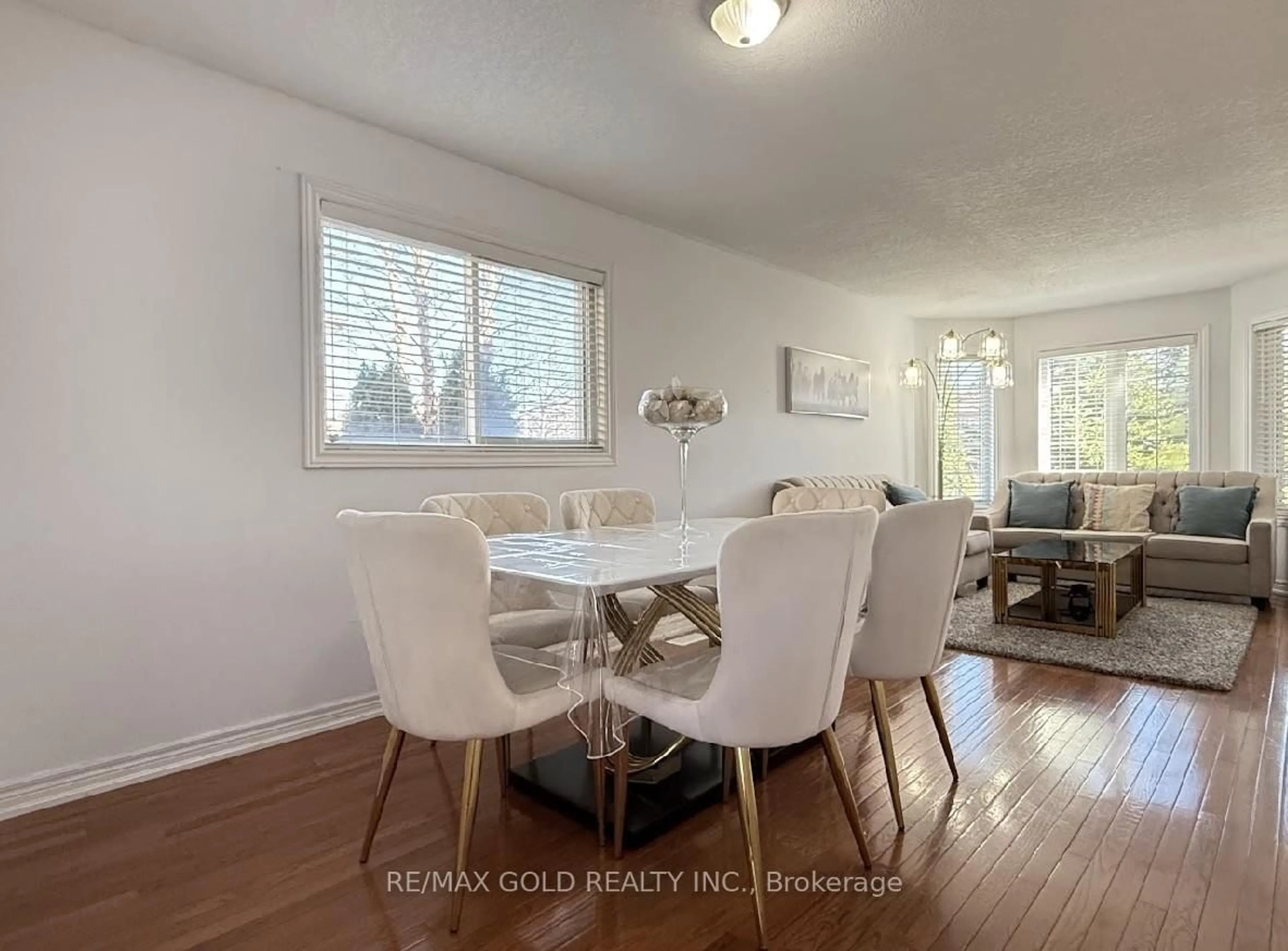Dining room, wood/laminate floor for 128 Buchanan Dr, New Tecumseth Ontario L9R 0A3