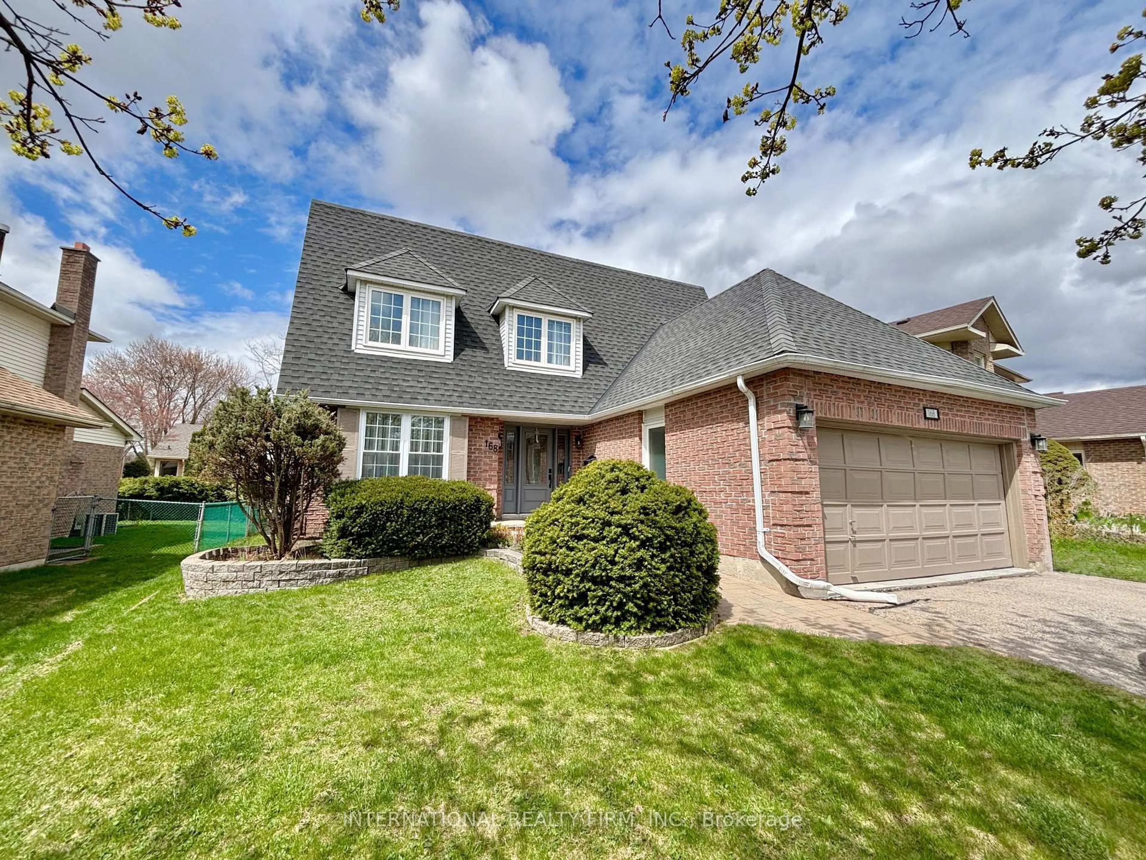 Home with brick exterior material, street for 168 Willow Lane, Newmarket Ontario L3Y 4J3