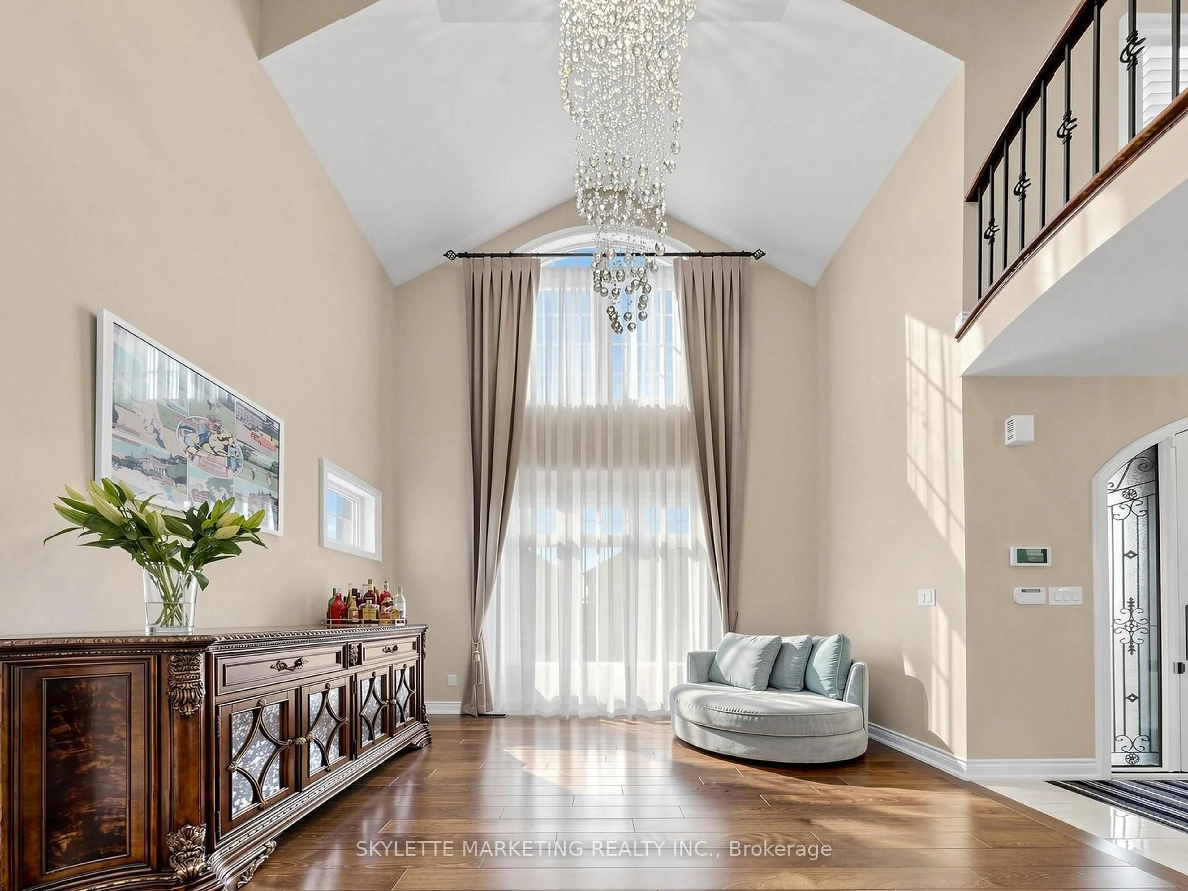 Indoor entryway for 24 Royal West Rd, Markham Ontario L6C 0L5